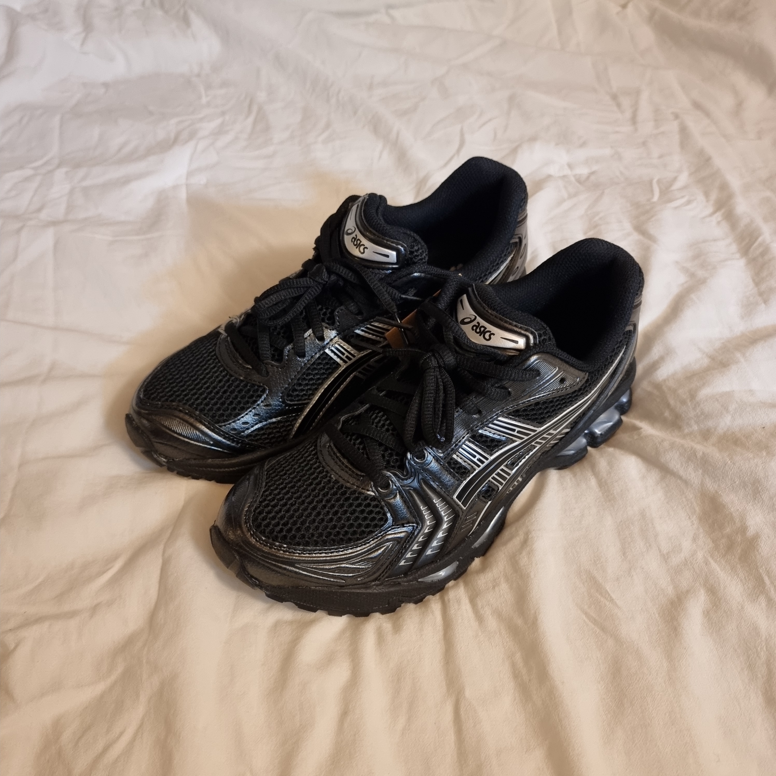Asics Gel-Kayano 14 Black Pure Silver 착용 스타일