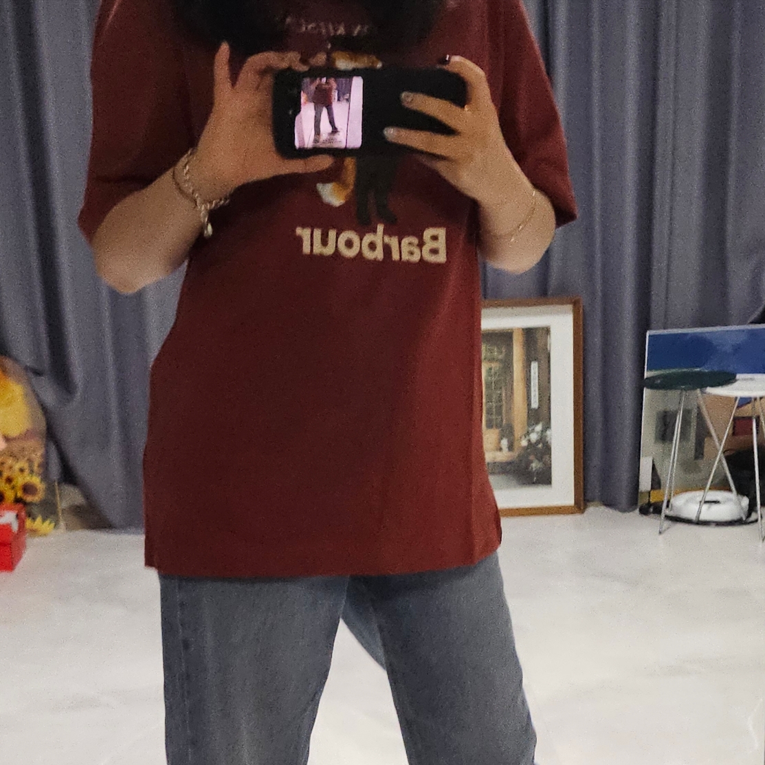Barbour x Maison Kitsune Beaufort Fox T-Shirt Burnt Red 착용 스타일 - 2