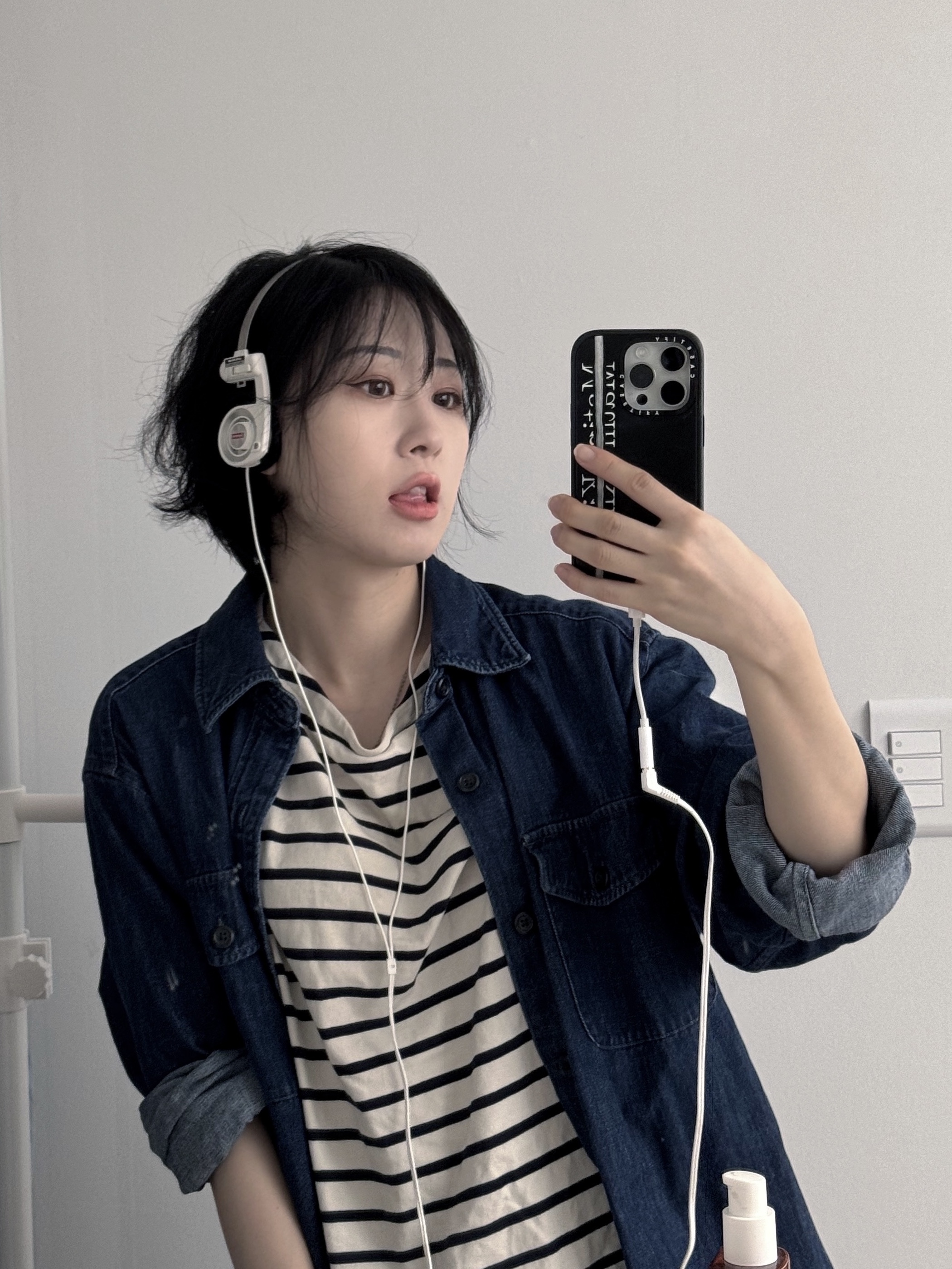 Supreme x Koss Portapro Headphones White - 23FW 착용 스타일 - 2