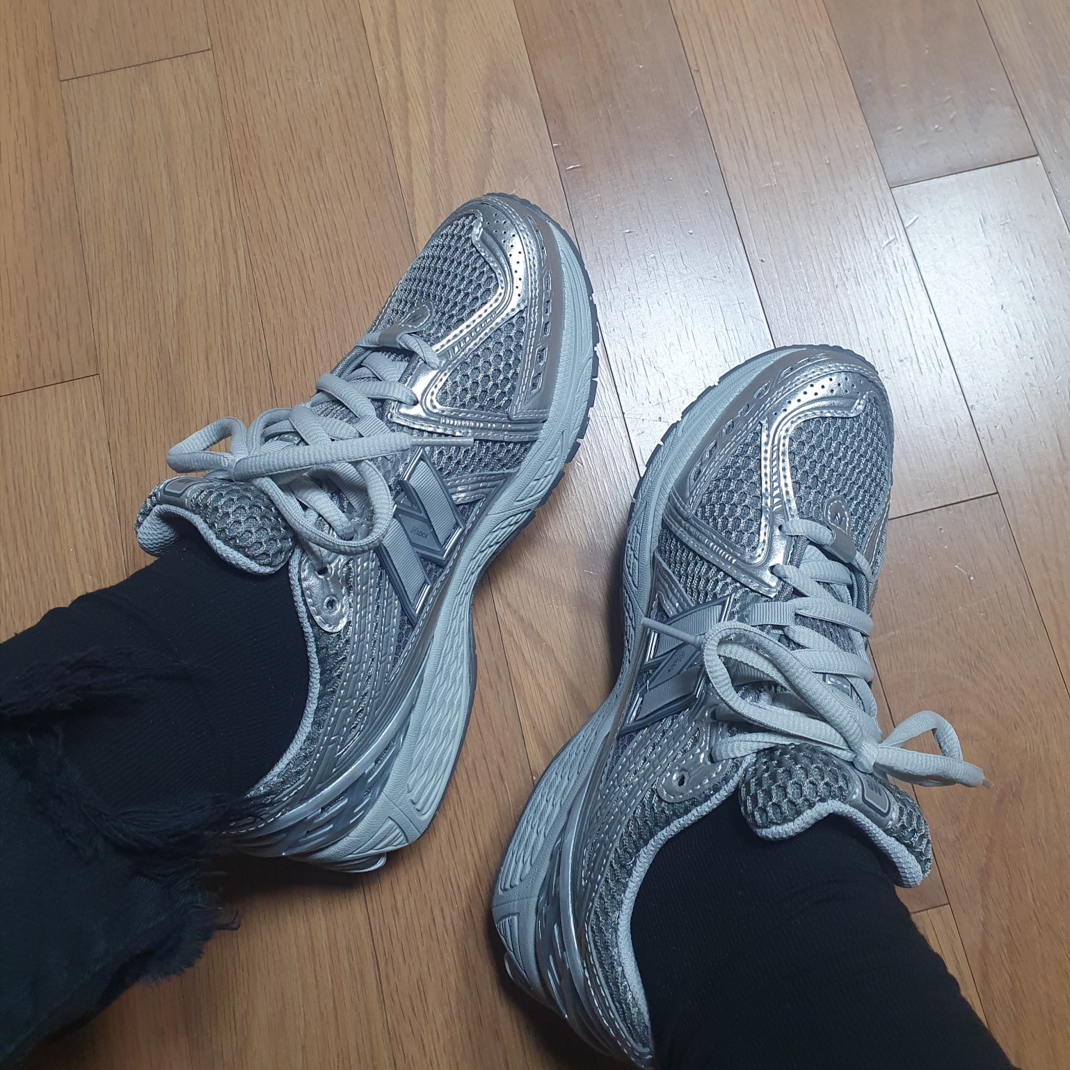 New Balance 1906R Harbor Grey Silver Metalic 착용 스타일 - 3