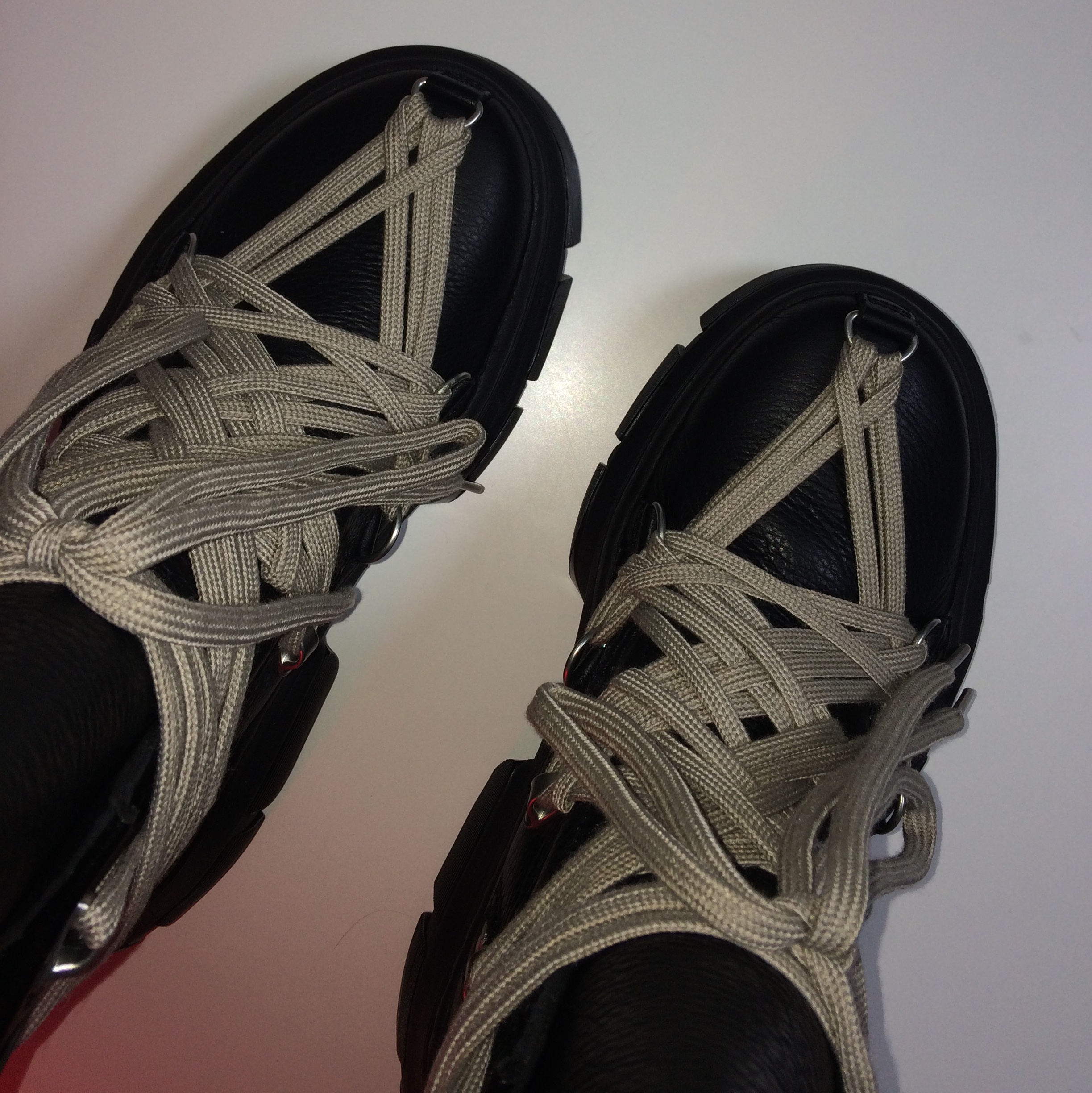 Dr. Martens x Rick Owens 1460 DMXL Megalace Black 착용 스타일 - 1