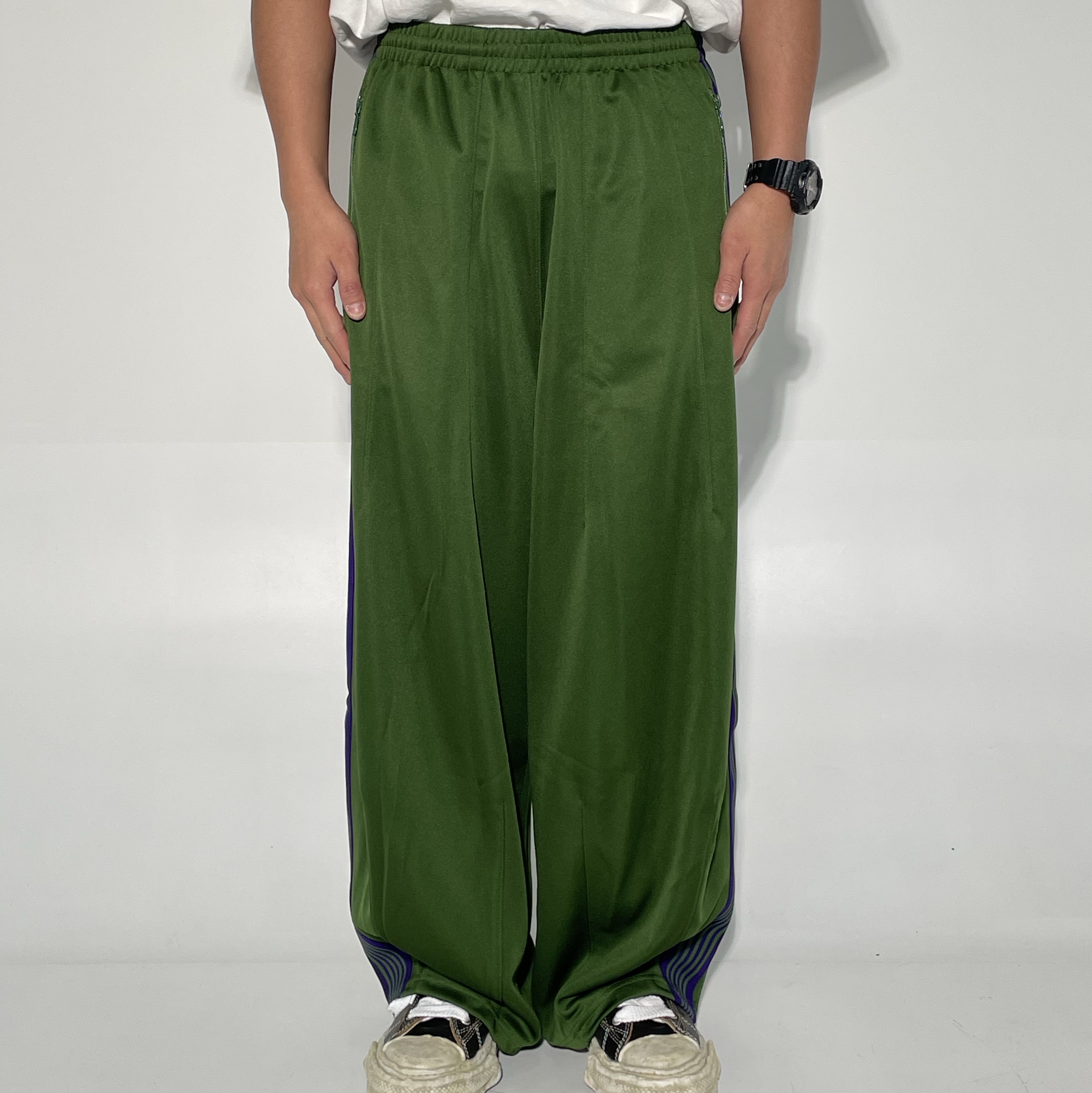 Needles H.D. Track Pants Poly Smooth Ivy Green, Needles x DC Shoes Track Pants Poly Ripstop Ivory 착용 스타일 - 6