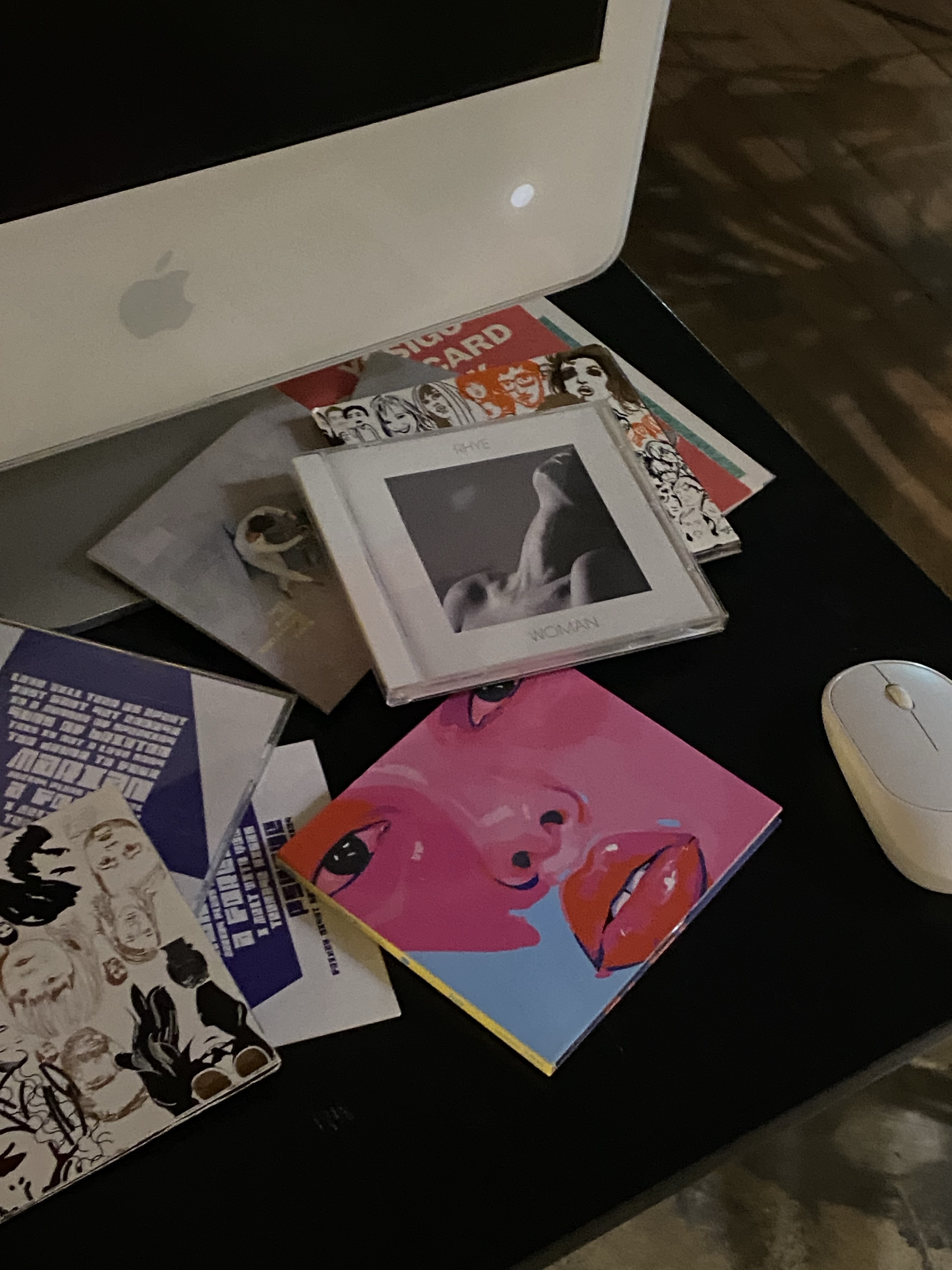 애플 2021 맥북 프로 14 M1 맥스 10코어 1테라 SSD / 64기가 메모리 실버 (국내 정식 발매 제품), 나이키 에어포스 1 '07 로우 화이트 착용 스타일 - 4
