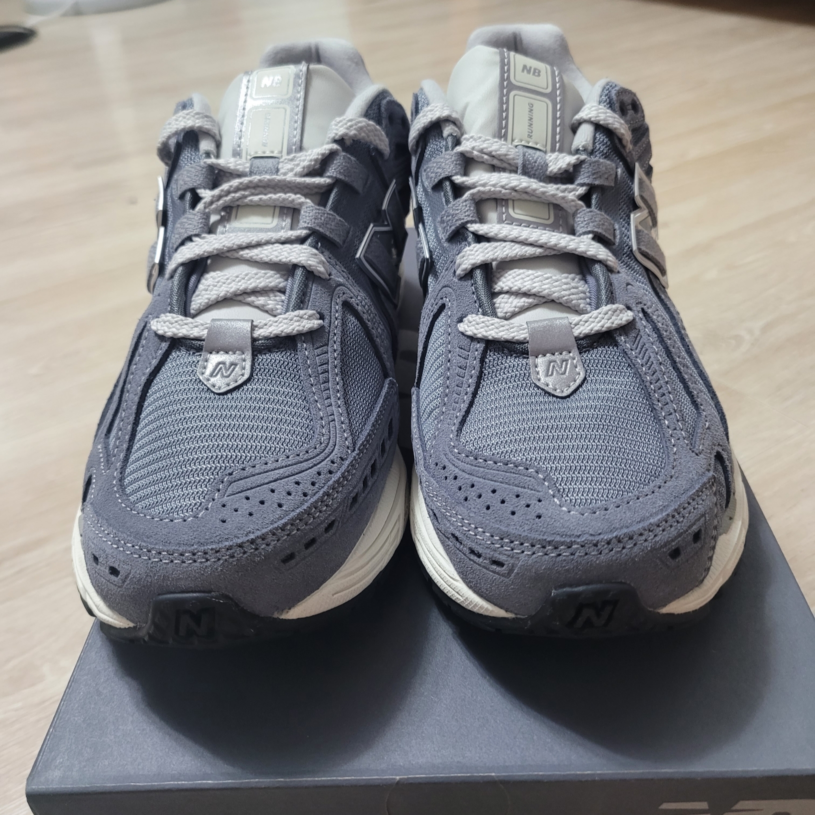 New Balance 1906R Titanium Grey Matter 착용 스타일 - 2