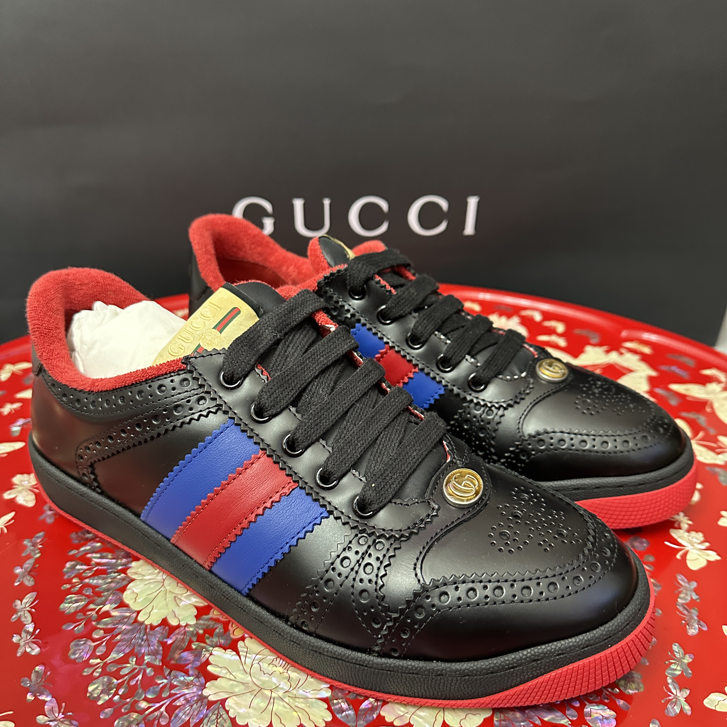Gucci Screener Leather Sneakers Black 착용 스타일 - 2