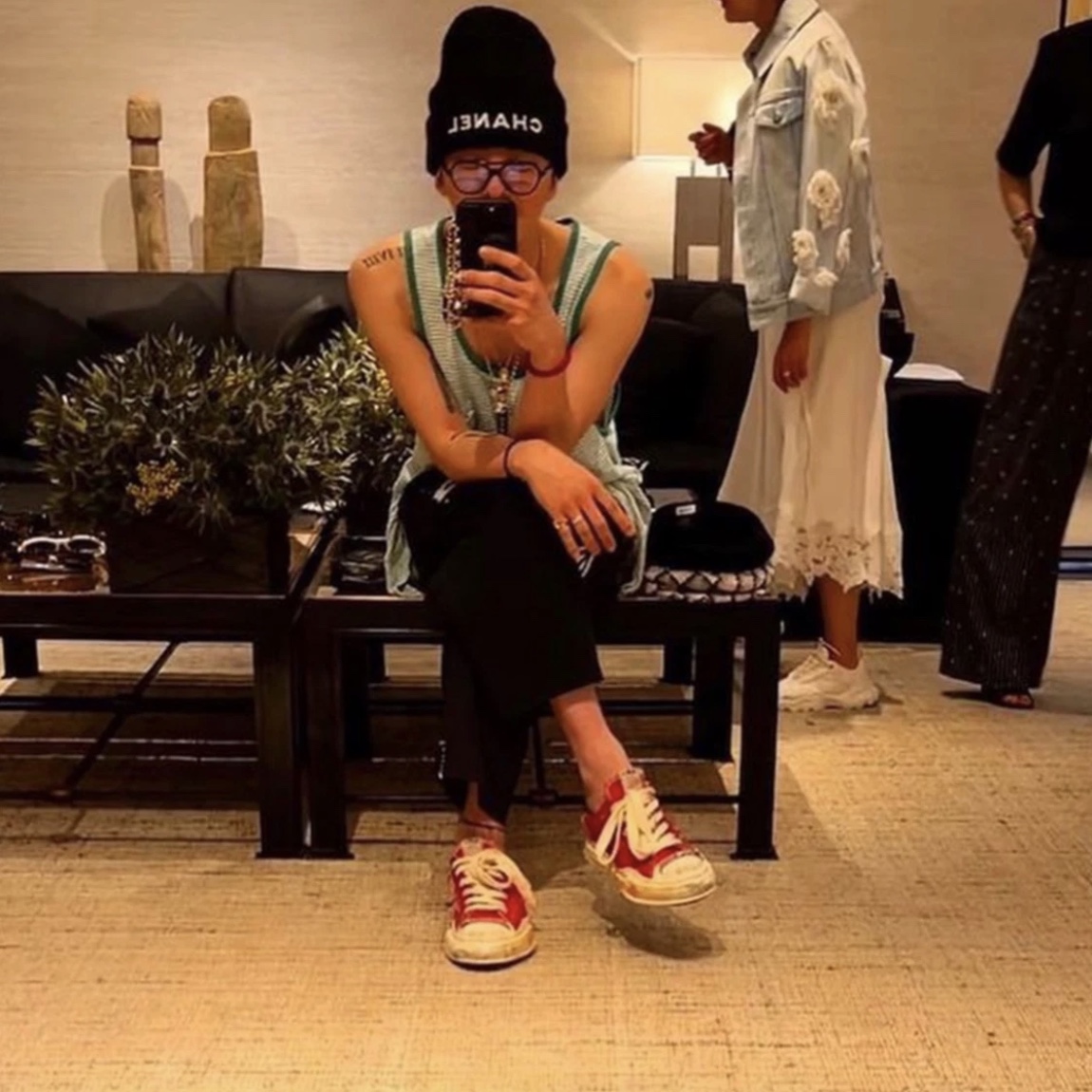 Maison Mihara Yasuhiro Peterson OG DE Sole Canvas Low-top Sneakers Red, Maison Mihara Yasuhiro Peterson OG Sole Canvas Low-top Sneakers Natural 착용 스타일 - 6