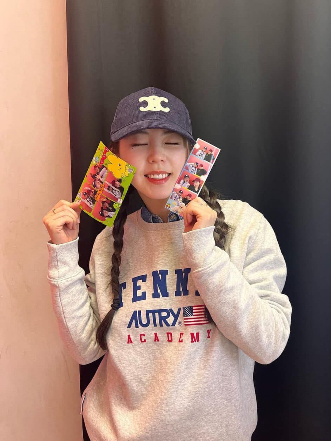 (W) Celine Triomphe Baseball Cap in Cotton Navy, (W) Celine Triomphe Baseball Cap in Cotton Black 착용 스타일 - 3