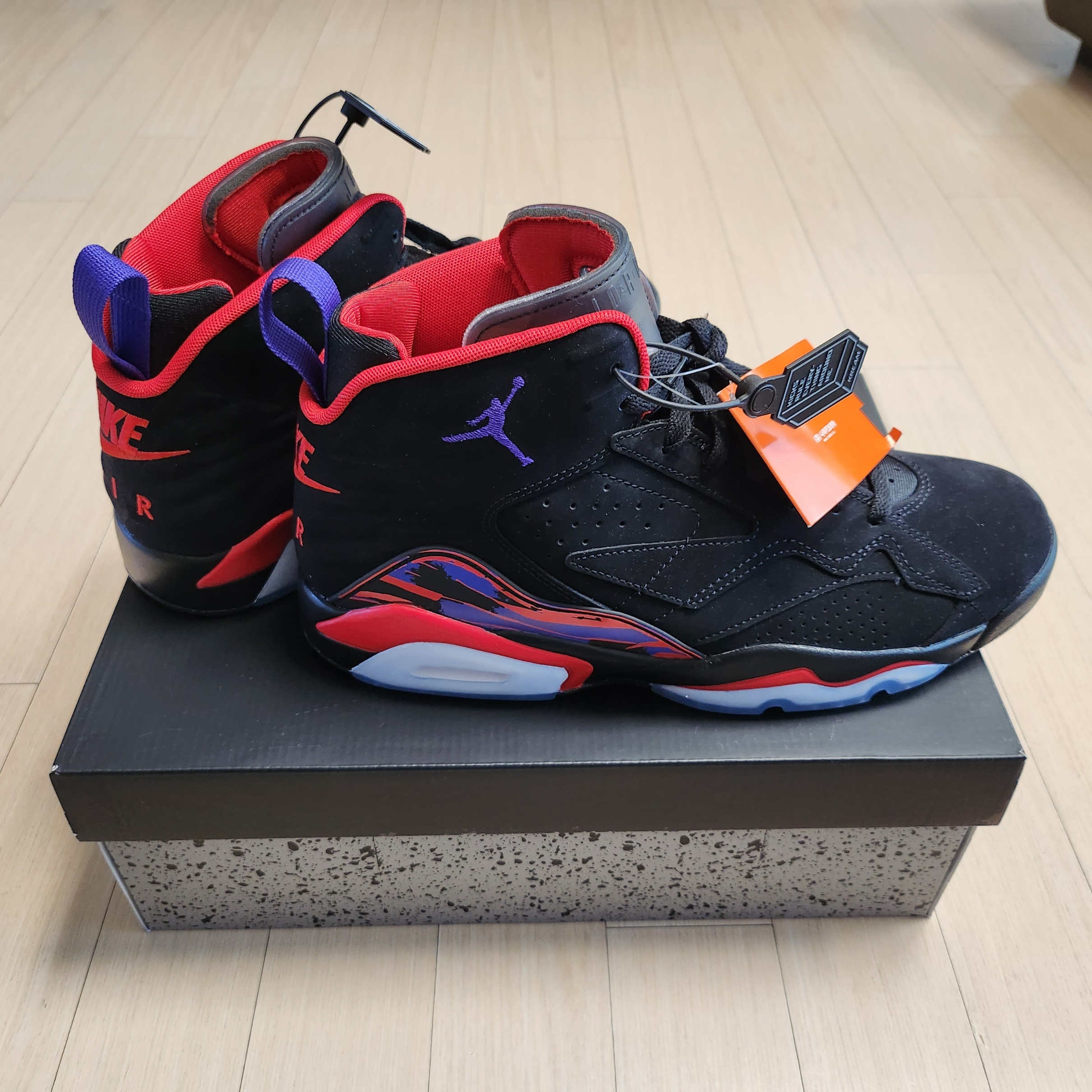 Jordan MVP Black University Red 착용 스타일 - 5