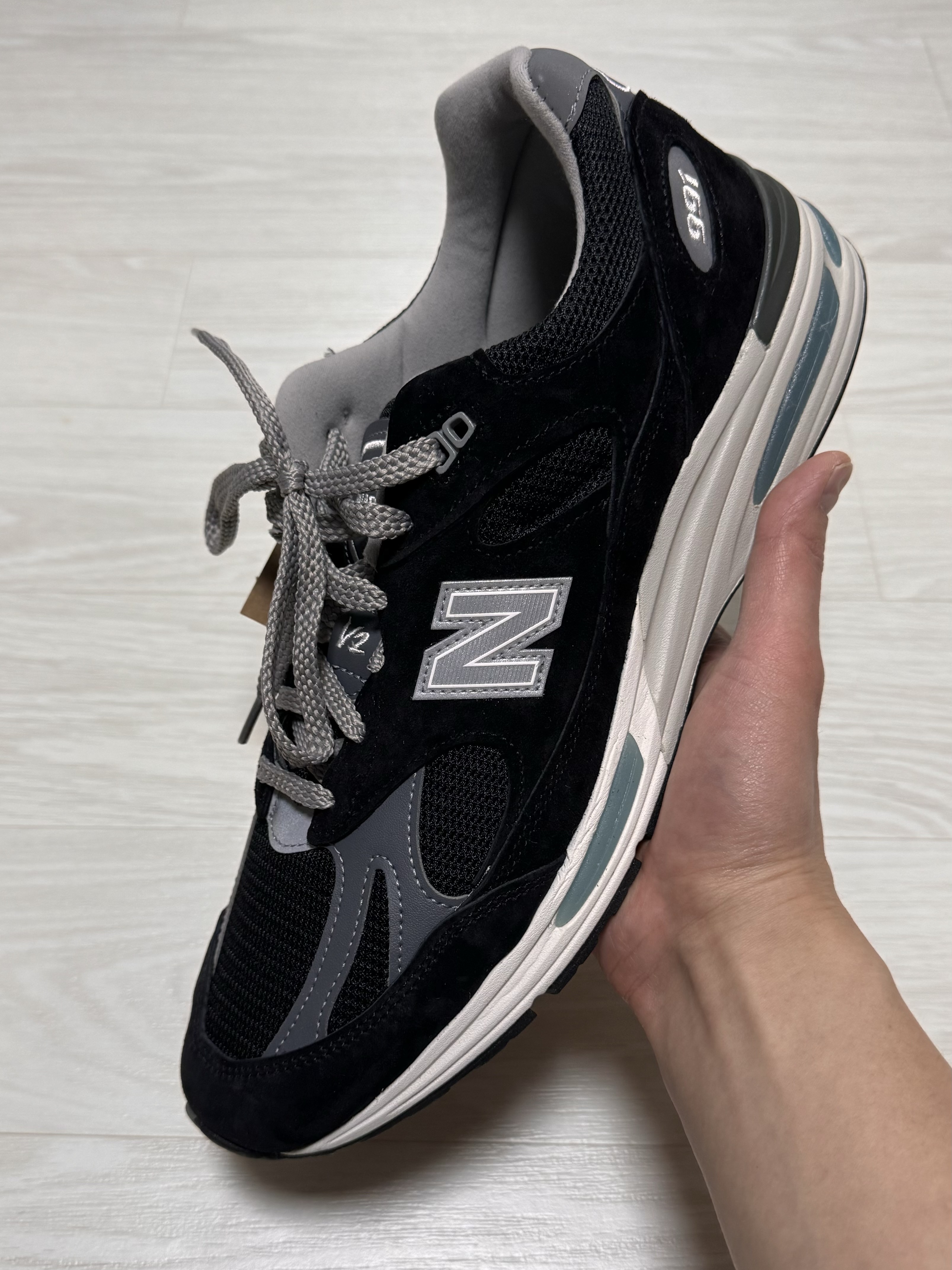 New Balance 991v2 Made in UK Black 착용 스타일