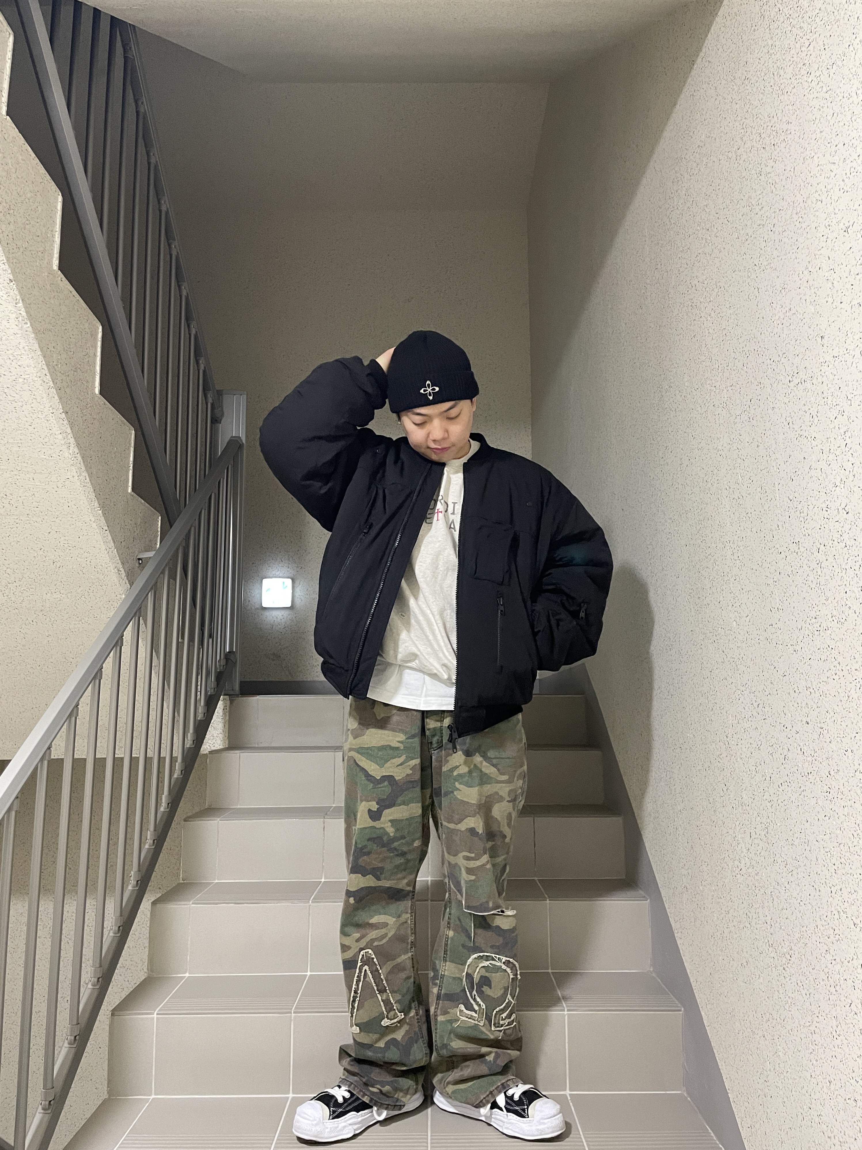 Maison Mihara Yasuhiro Hank OG Sole Canvas Low-top Sneakers Black, Surgery Clover Logo Beanie Ver.2 Black 착용 스타일 - 1