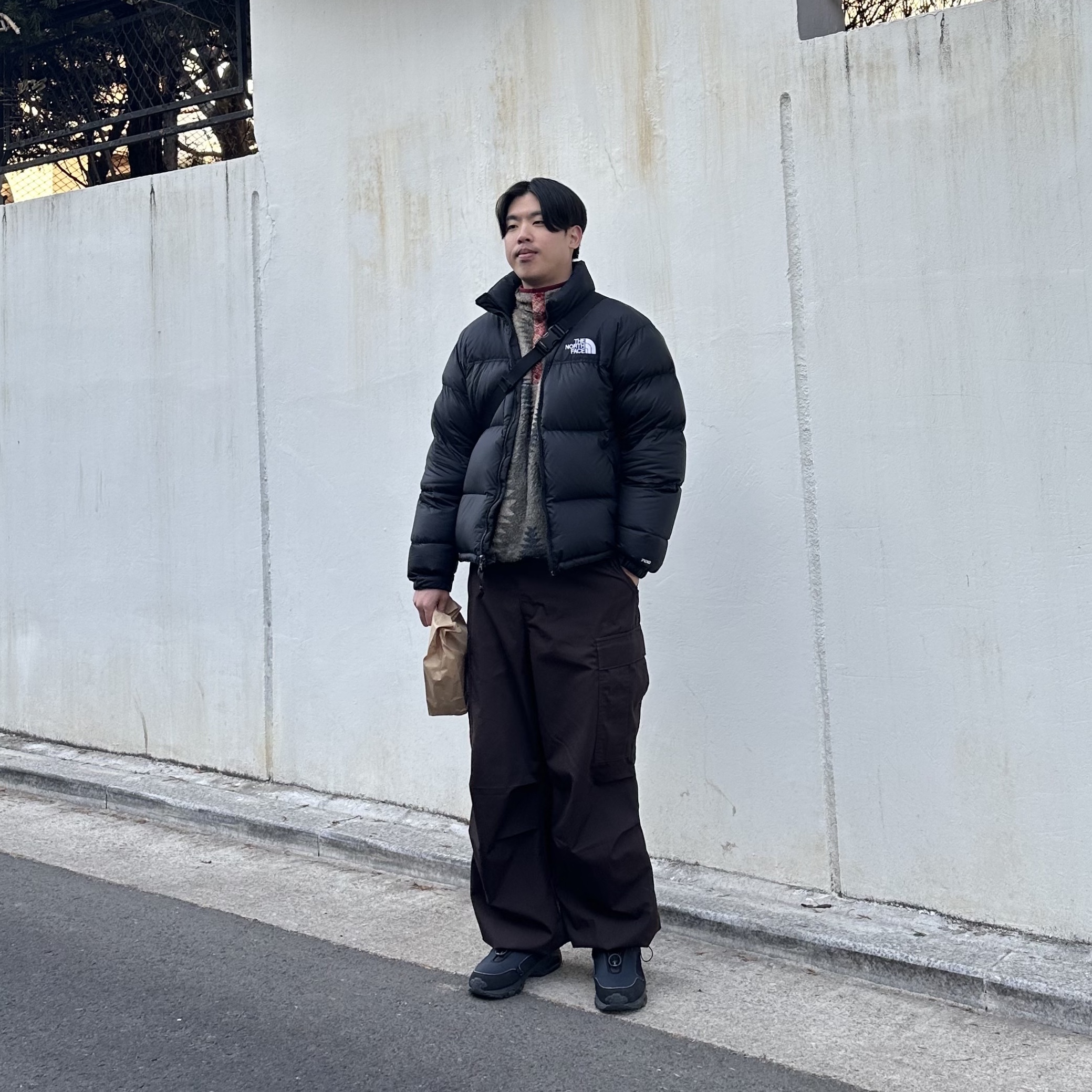 The North Face 1996 Retro Nuptse Down Jacket TNF Black, Kapital Damask Pattern Maria Fleece Zip Blouson Beige 착용 스타일 - 1