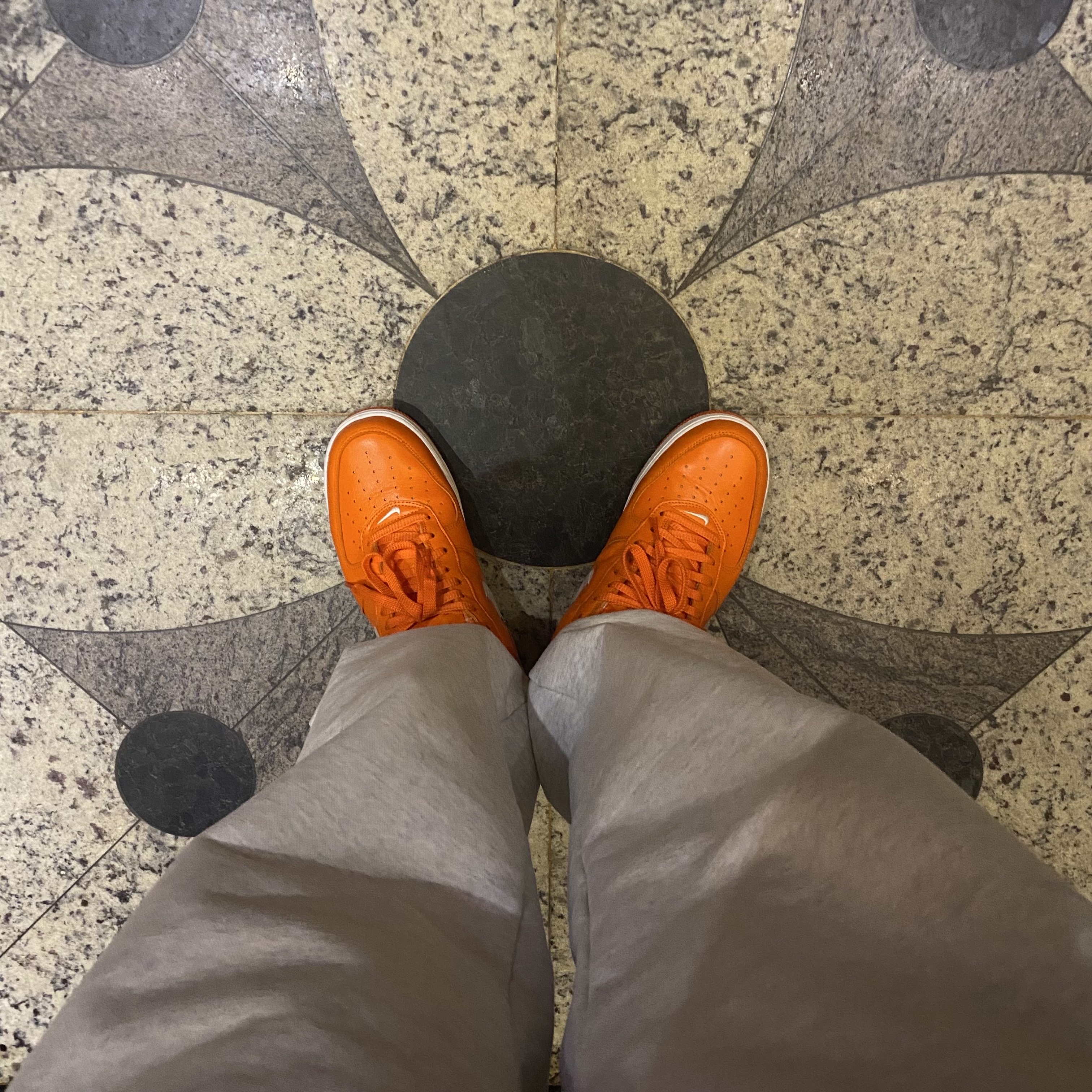 Nike Air Force 1 Low Retro Color of The Month Safety Orange 착용 스타일