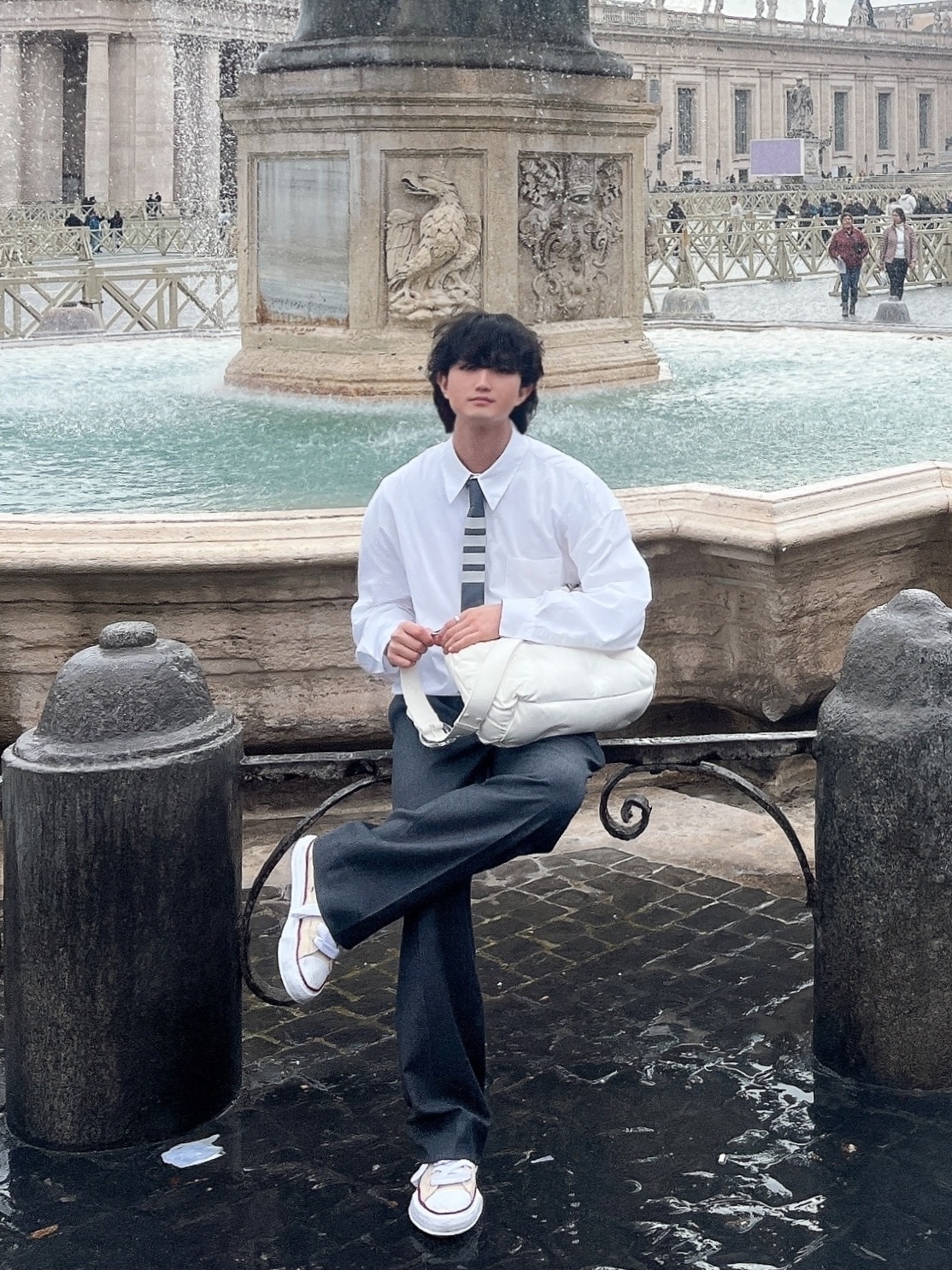 Maison Mihara Yasuhiro Peterson OG Sole Canvas Low-top Sneakers Natural, Thom Browne Plain Weave 4-Bar Tie Medium Grey 착용 스타일