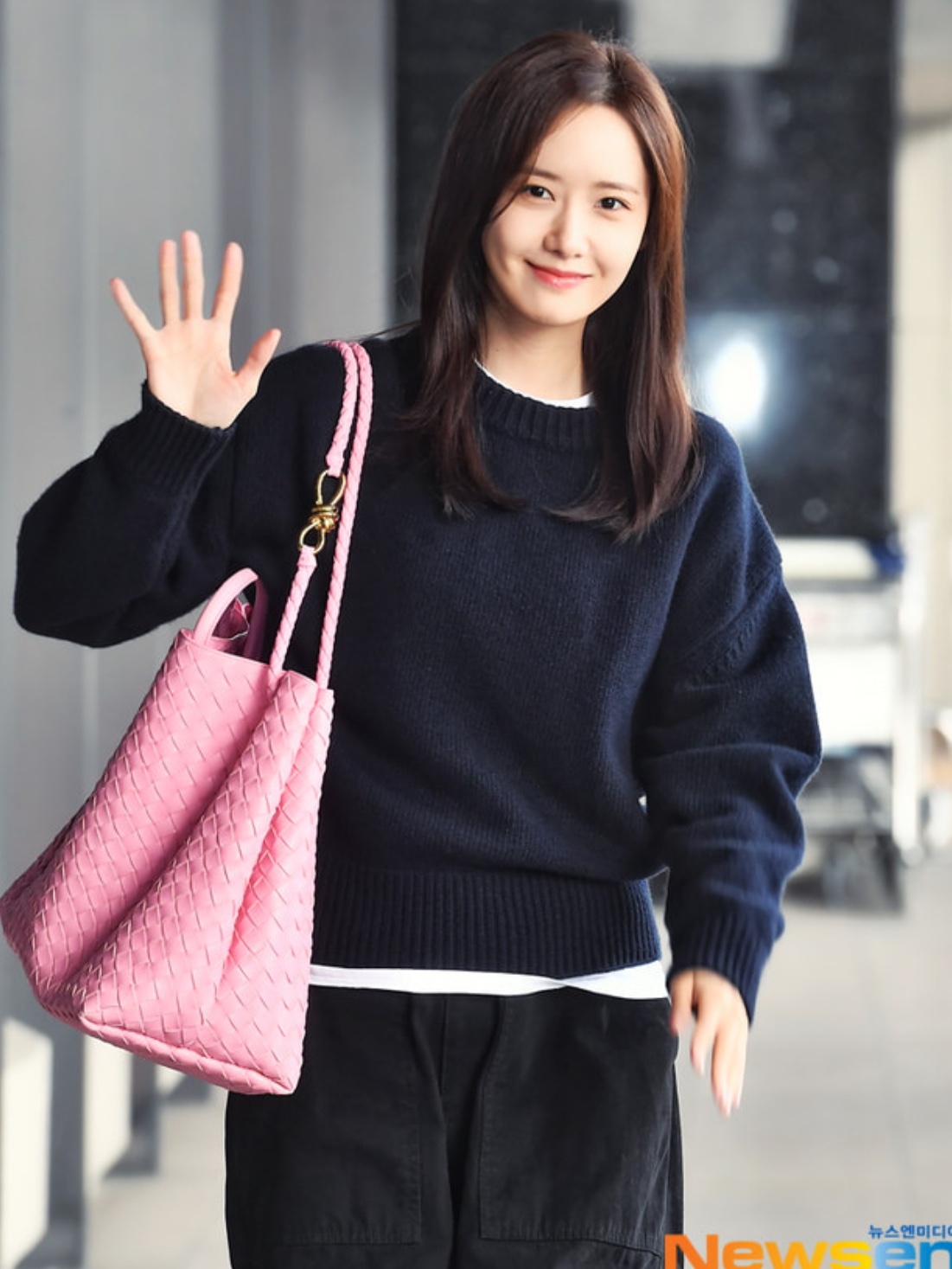 Bottega Veneta Mini Cabat Ribbon 착용 스타일