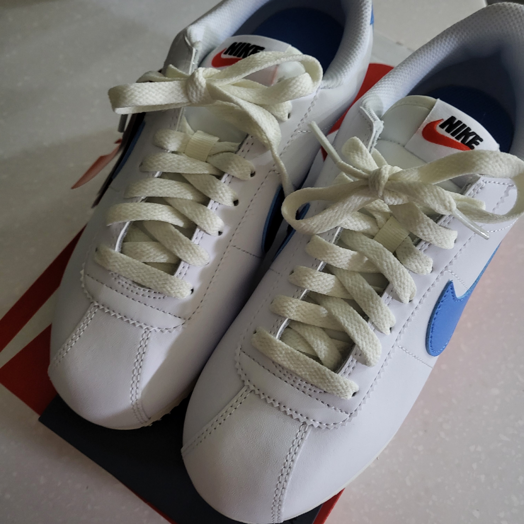 (W) Nike Cortez White University Blue 착용 스타일