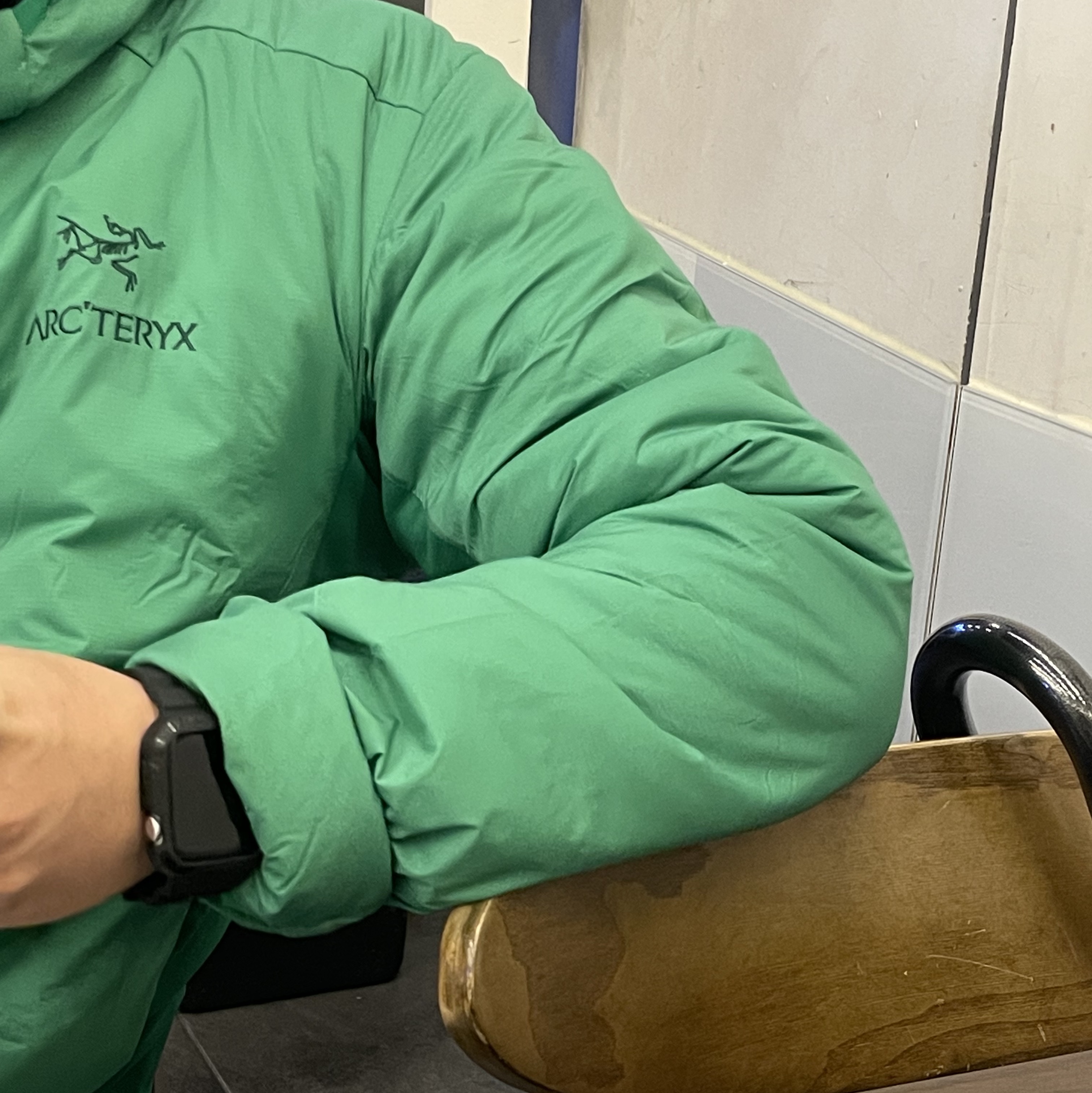 Arc'teryx Atom LT Hoody Jungle 착용 스타일 - 2