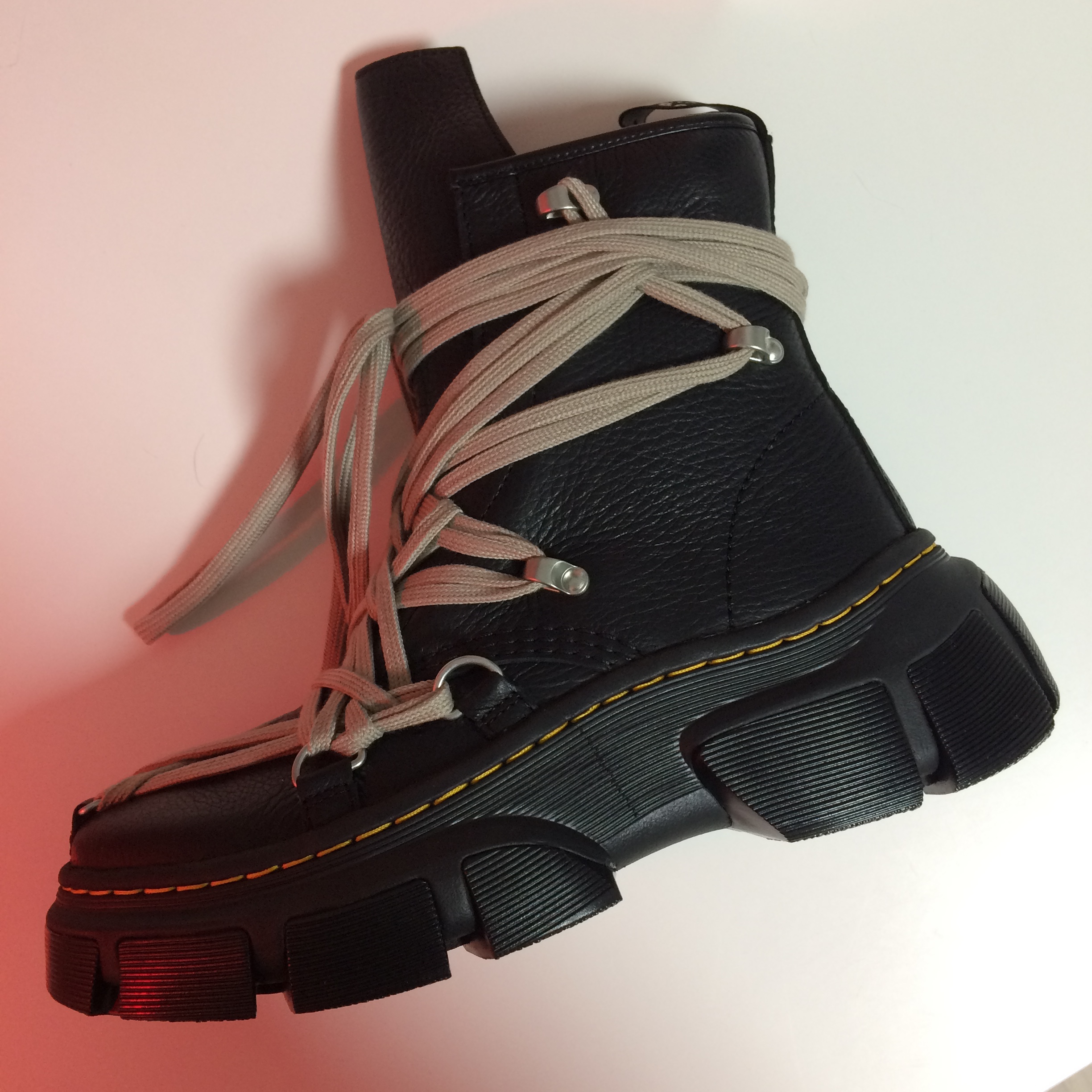 Dr. Martens x Rick Owens 1460 DMXL Megalace Black 착용 스타일 - 2