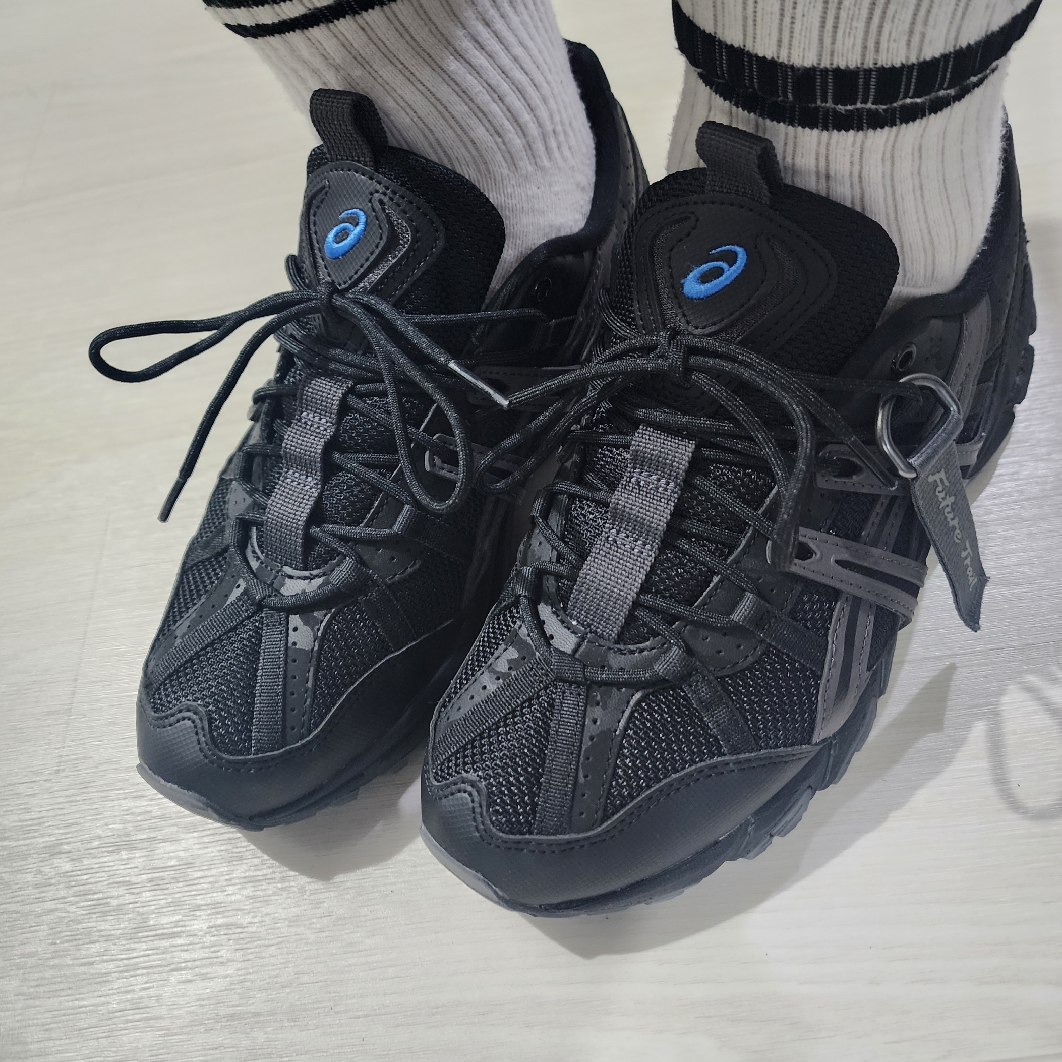 Asics Gel-Sonoma 15-50 Black Obsidian Grey 착용 스타일