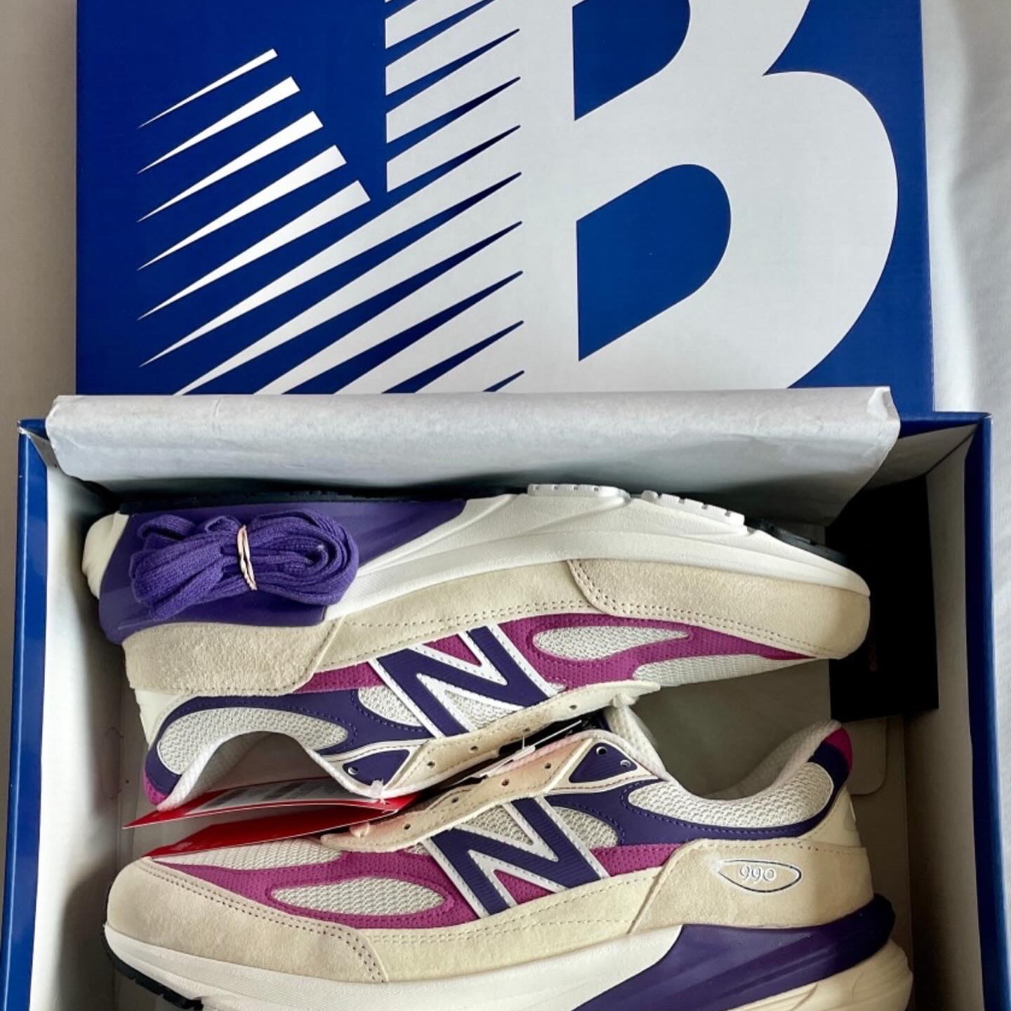New Balance 990v6 Made in USA Limestone Magenta, New Balance 990v6 Made in USA Grey - D Standard 착용 스타일 - 2