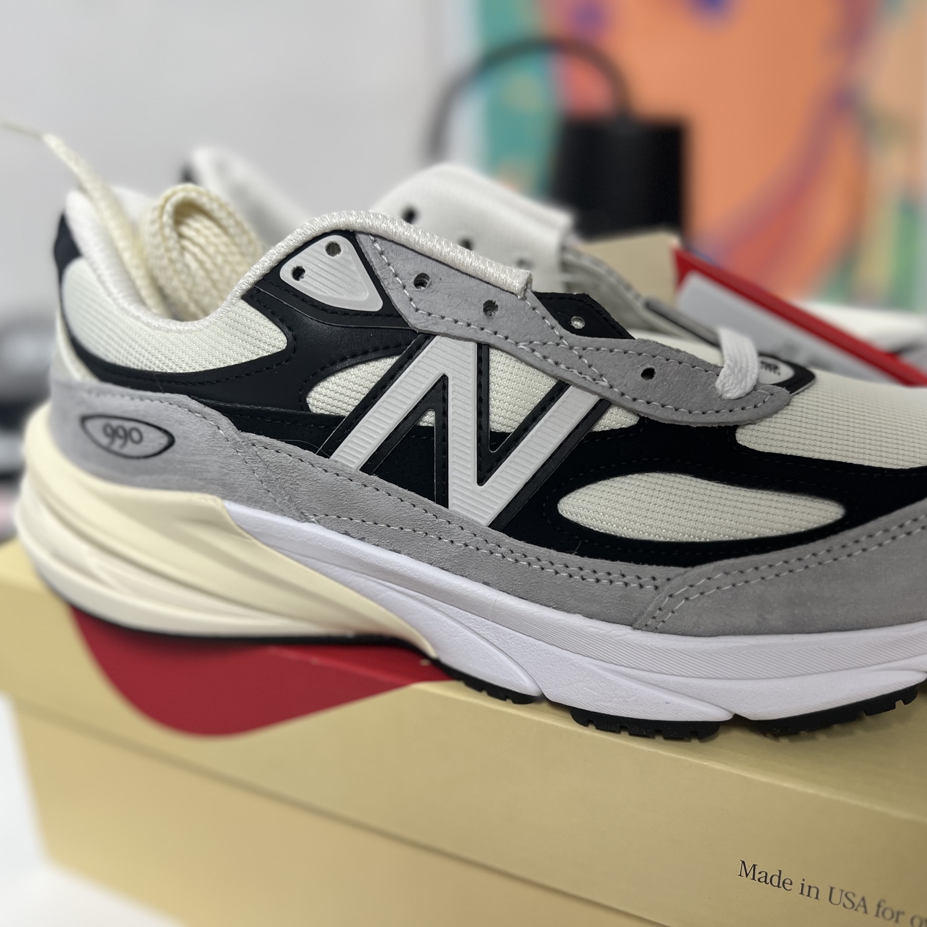 New Balance 990v6 Made in USA Grey Black 착용 스타일 - 3