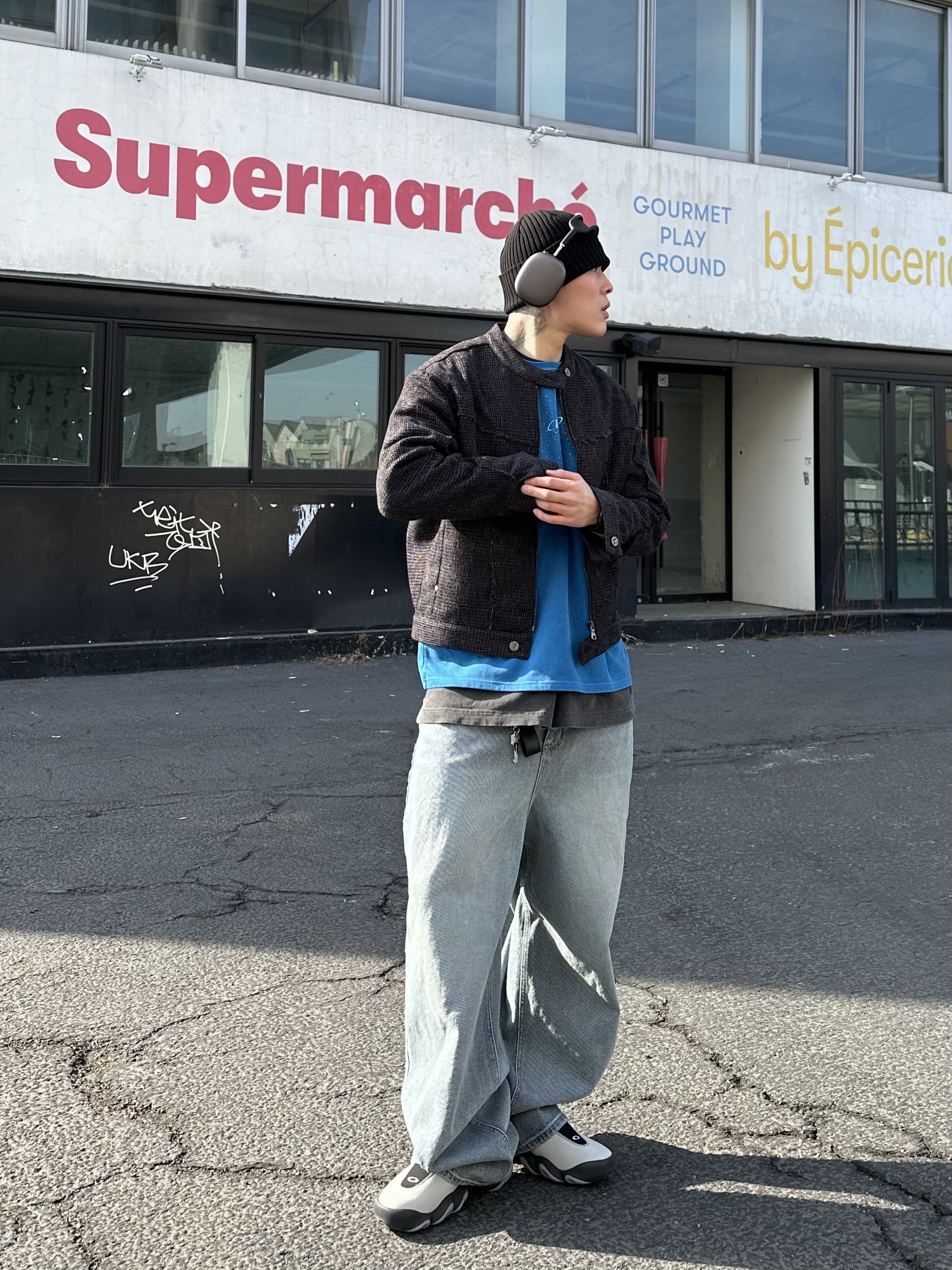 Supreme Overdyed Beanie Black, Oakley Factory Team x Brain Dead Flesh White Birch 착용 스타일 - 7