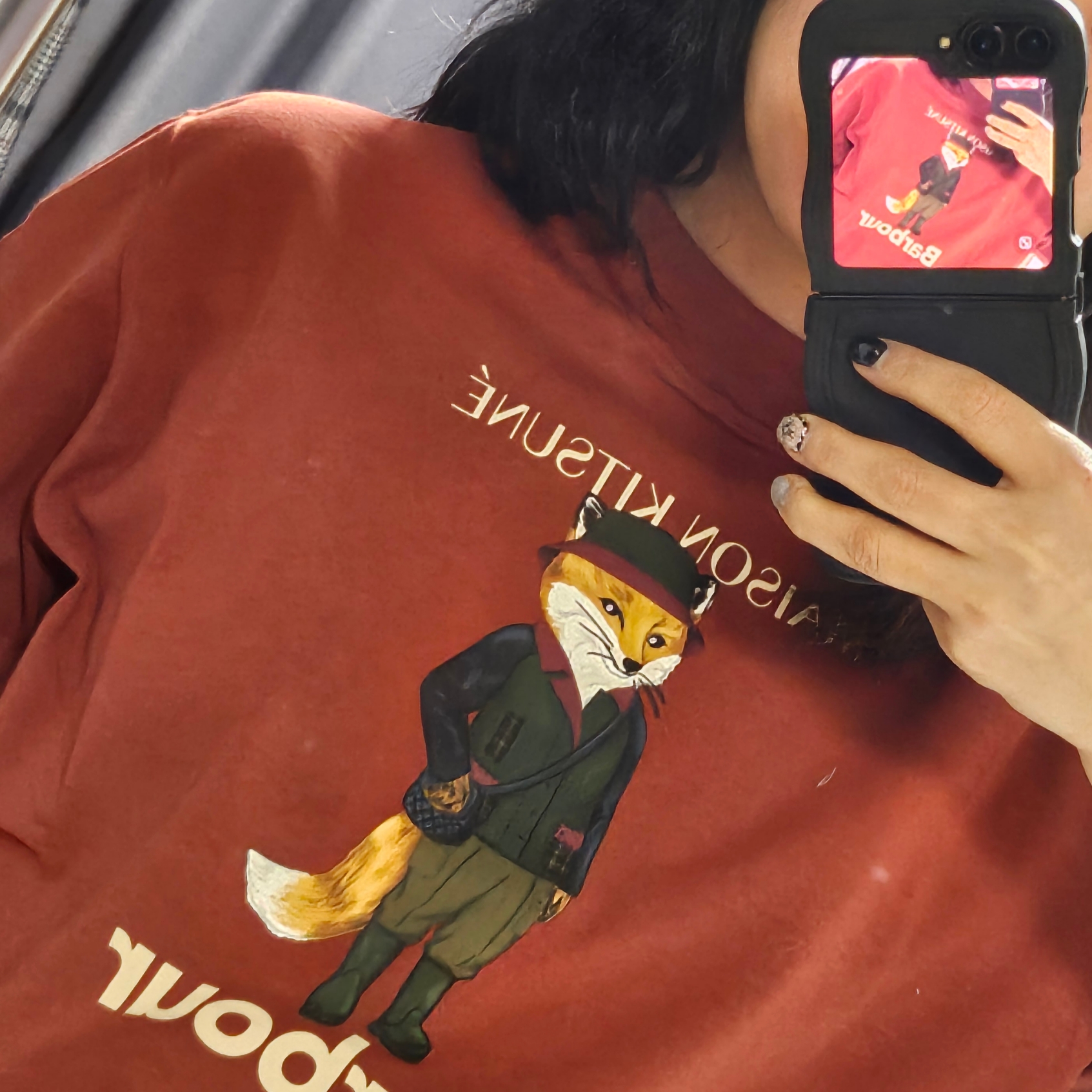 Barbour x Maison Kitsune Beaufort Fox T-Shirt Burnt Red 착용 스타일 - 3