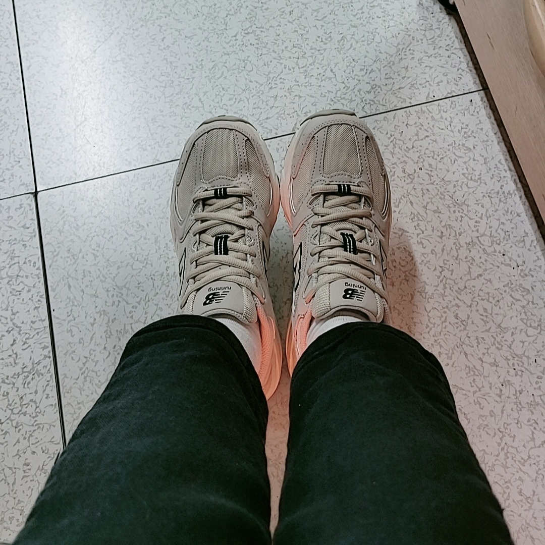 New Balance 530 Ivory 착용 스타일