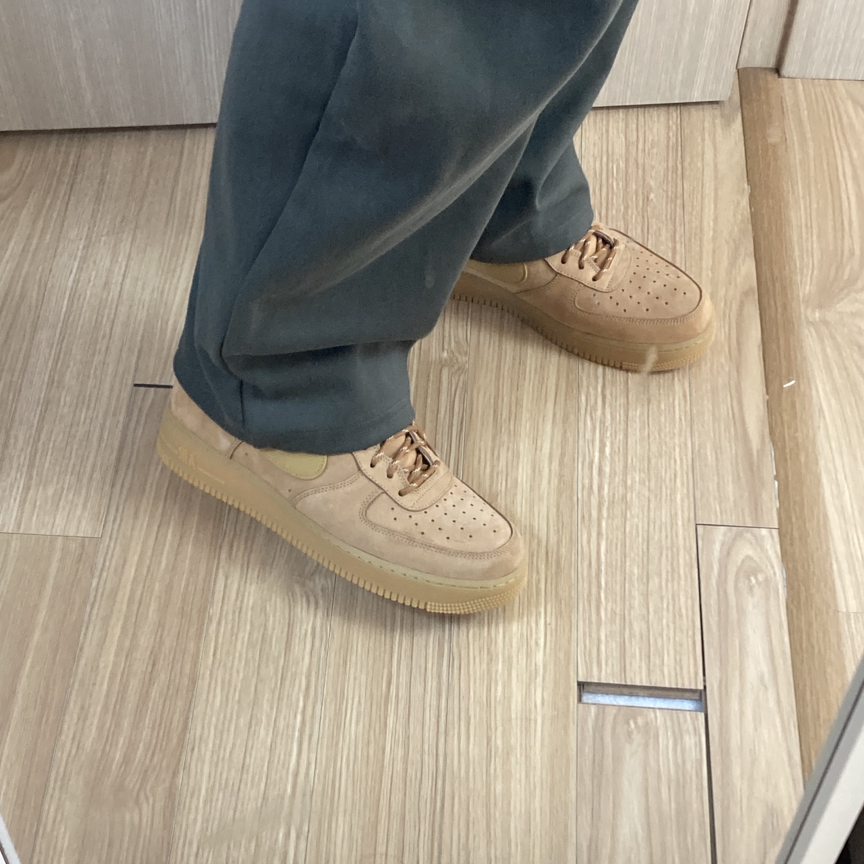 Nike Air Force 1 '07 WB Flax 착용 스타일 - 2