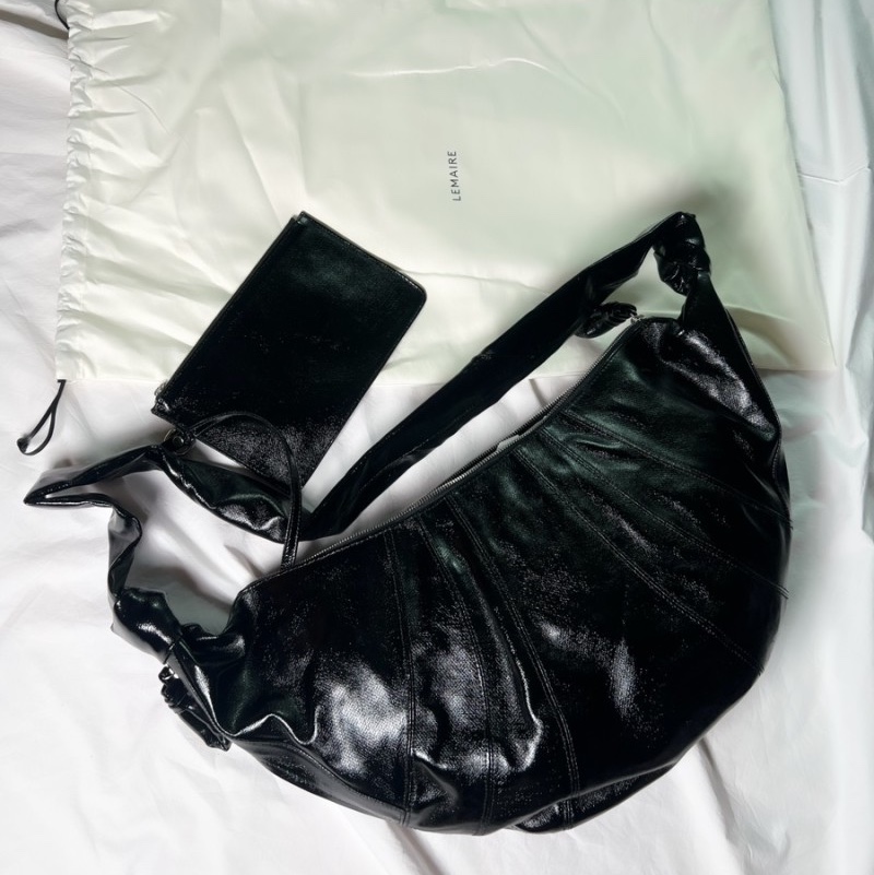 Lemaire Large Croissant Bag Coated Linen Canvas Black 착용 스타일
