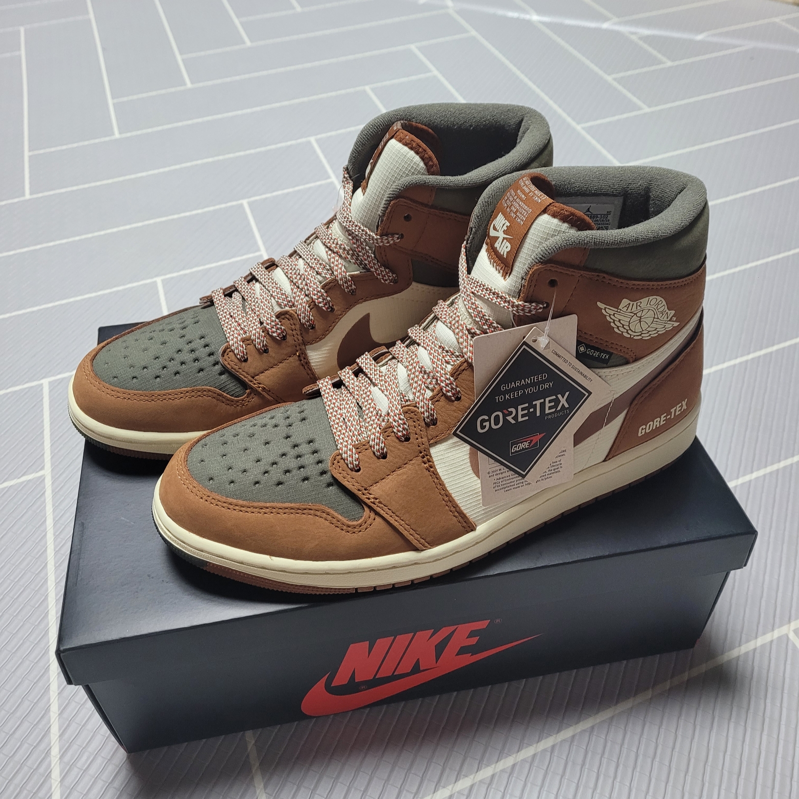 Jordan 1 Element Gore-Tex Legend Coffee 착용 스타일 - 1
