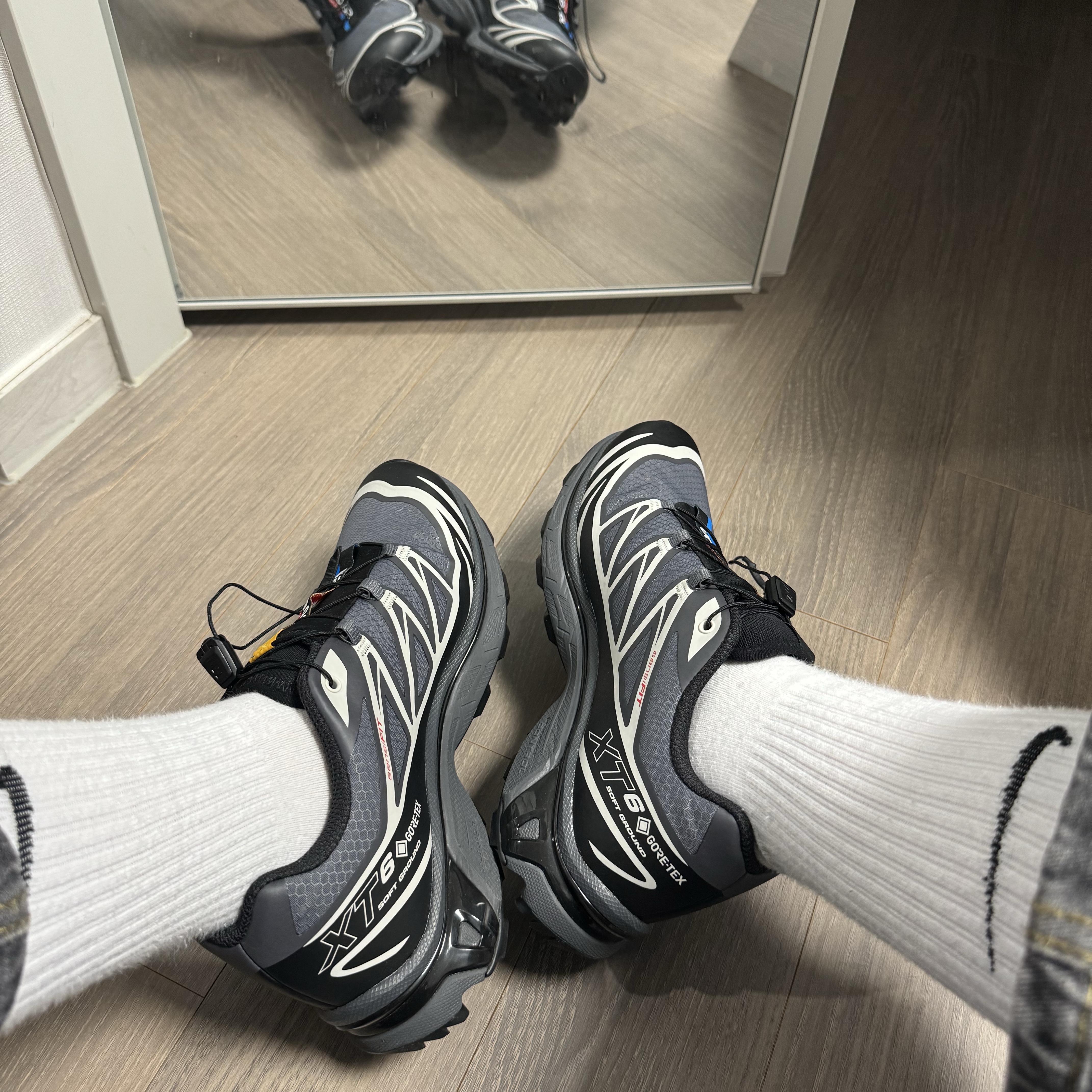 Salomon XT-6 Gore-Tex Black Ebony 착용 스타일 - 1