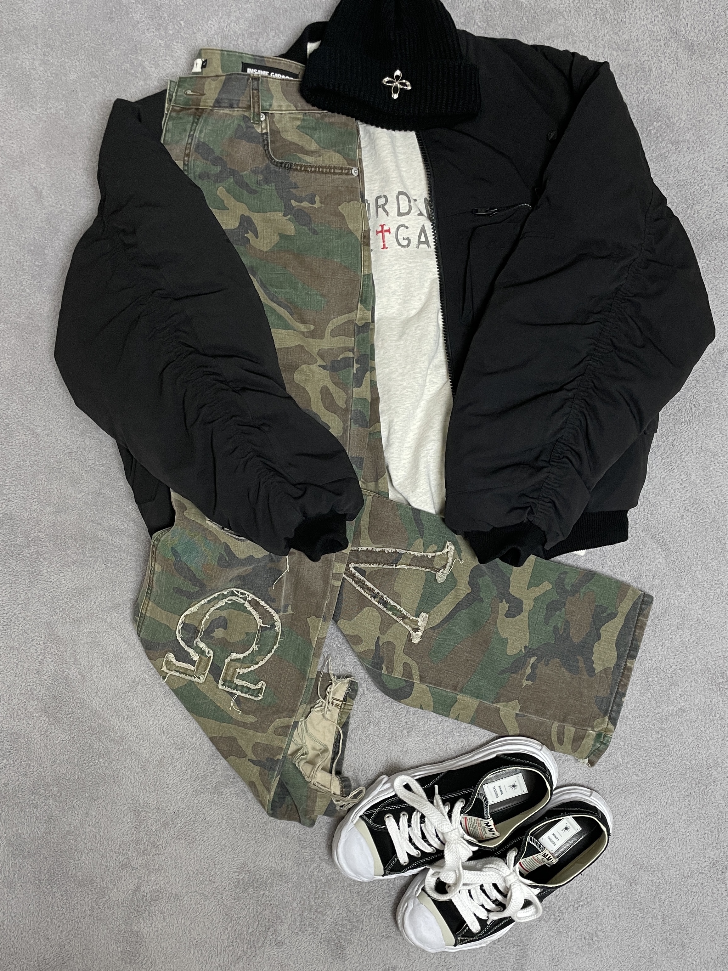 Maison Mihara Yasuhiro Hank OG Sole Canvas Low-top Sneakers Black, Surgery Clover Logo Beanie Ver.2 Black 착용 스타일 - 4