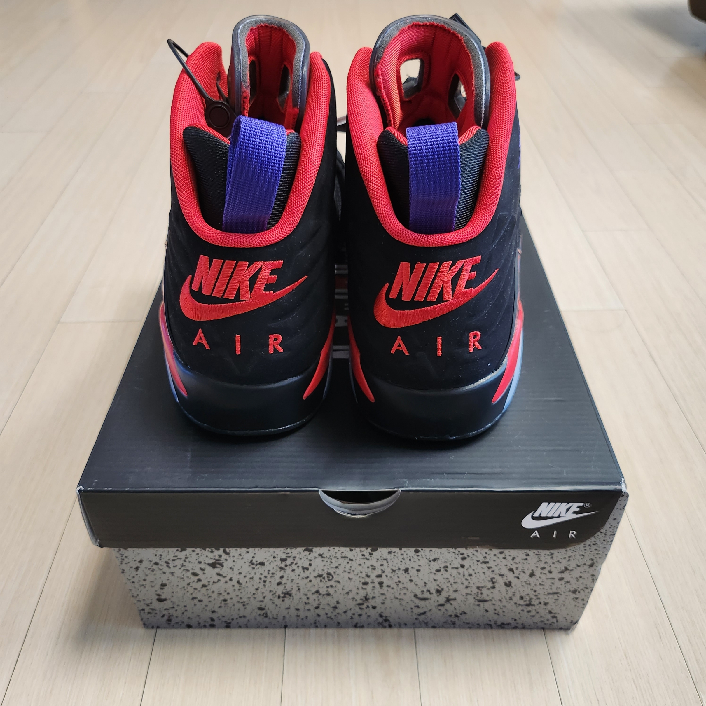 Jordan MVP Black University Red 착용 스타일 - 3