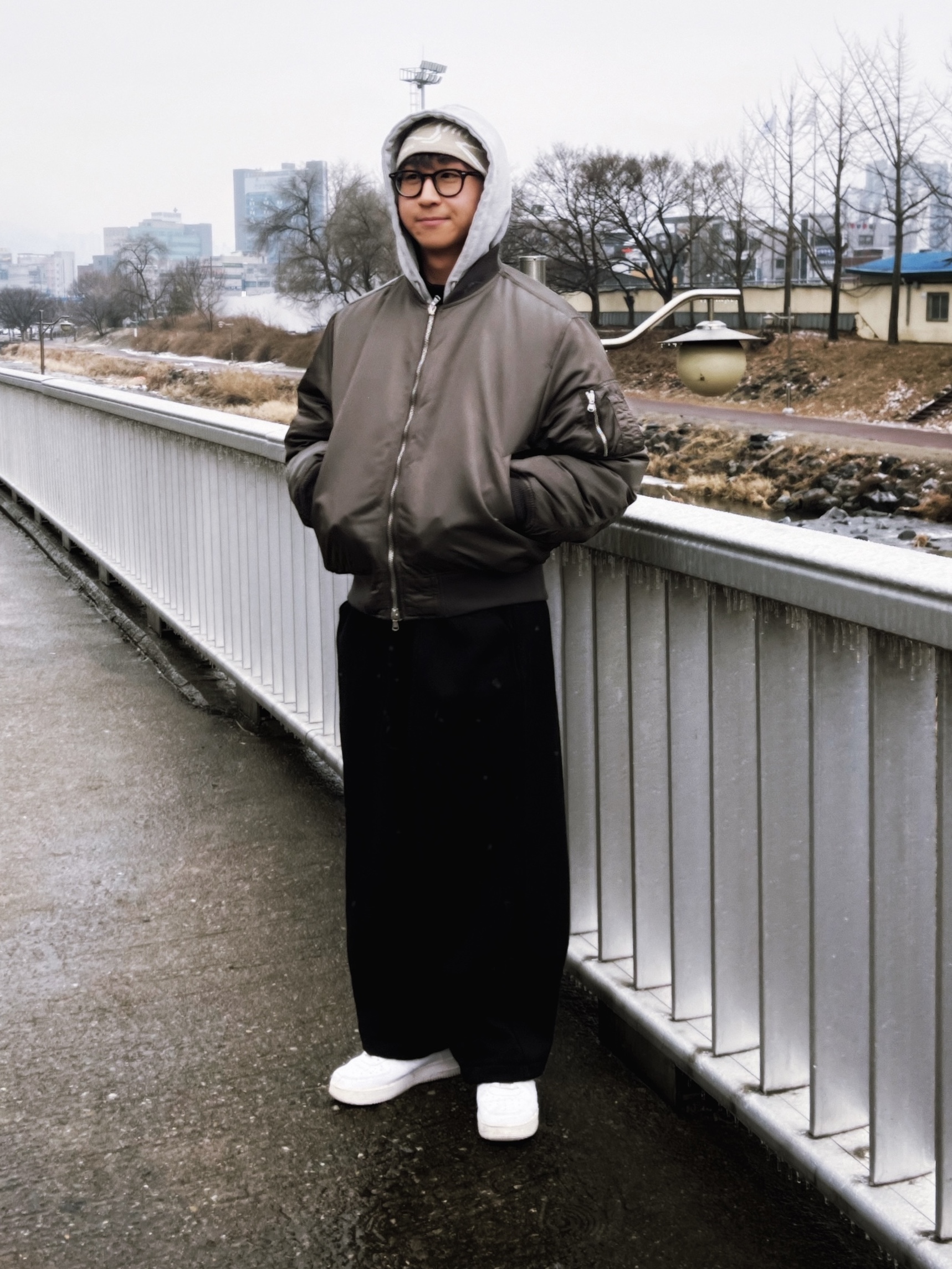 Nike Air Force 1 '07 Low White, Arc'teryx Bird Head Toque Smoke Bluff 착용 스타일