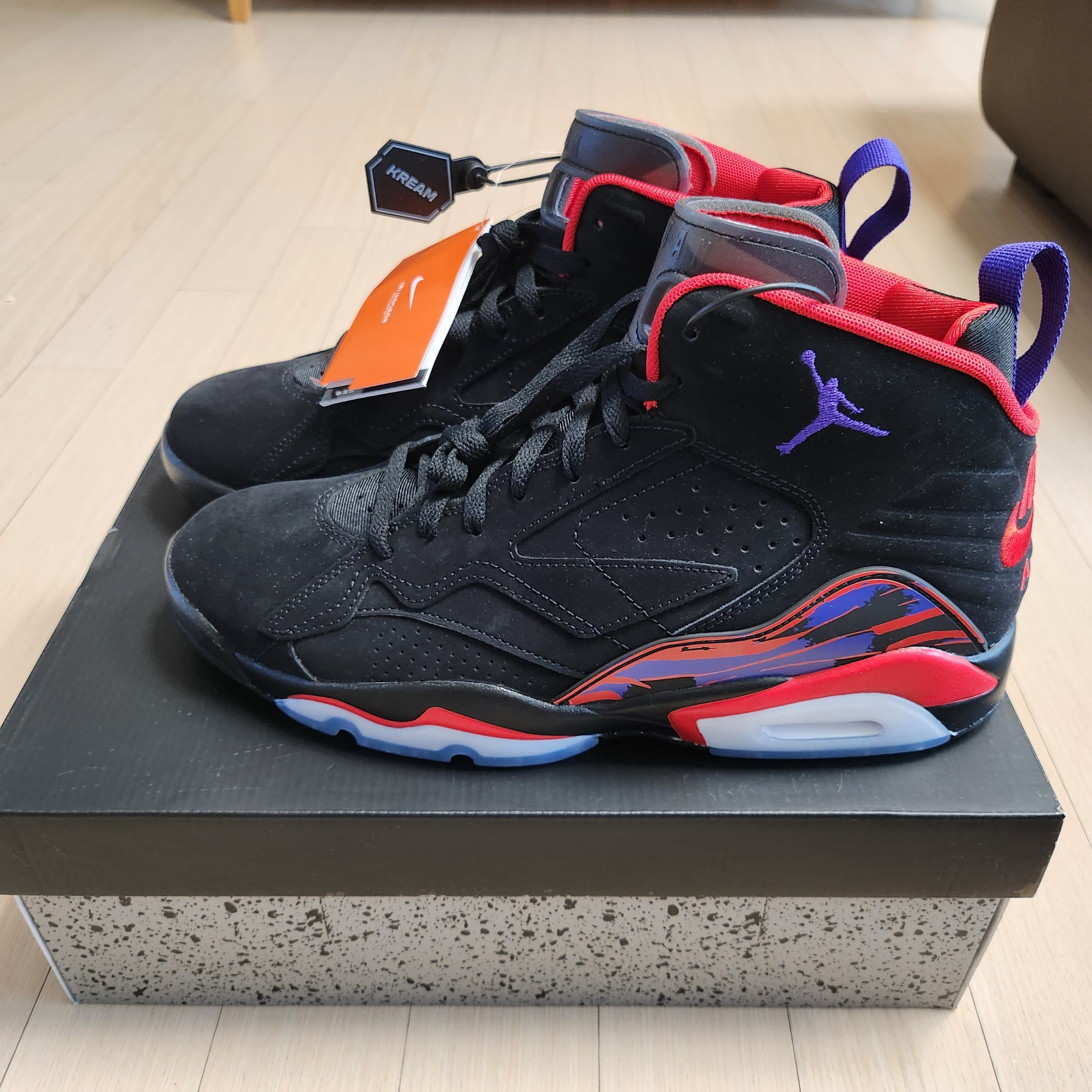 Jordan MVP Black University Red 착용 스타일 - 1