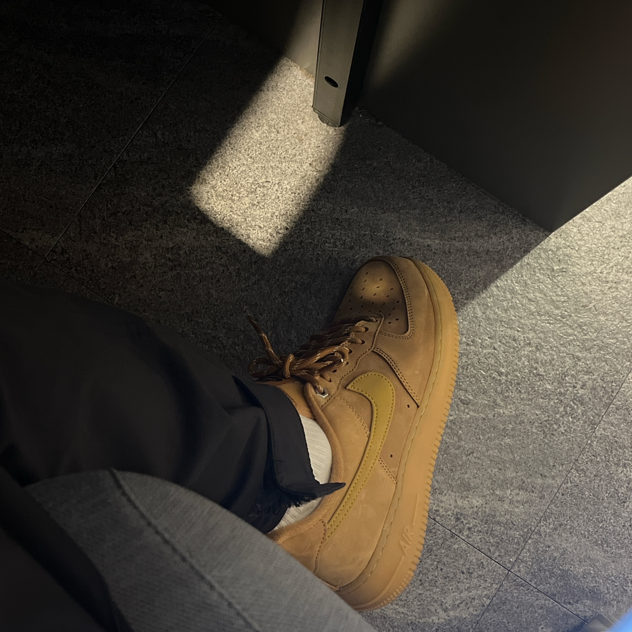 Nike Air Force 1 '07 WB Flax 착용 스타일