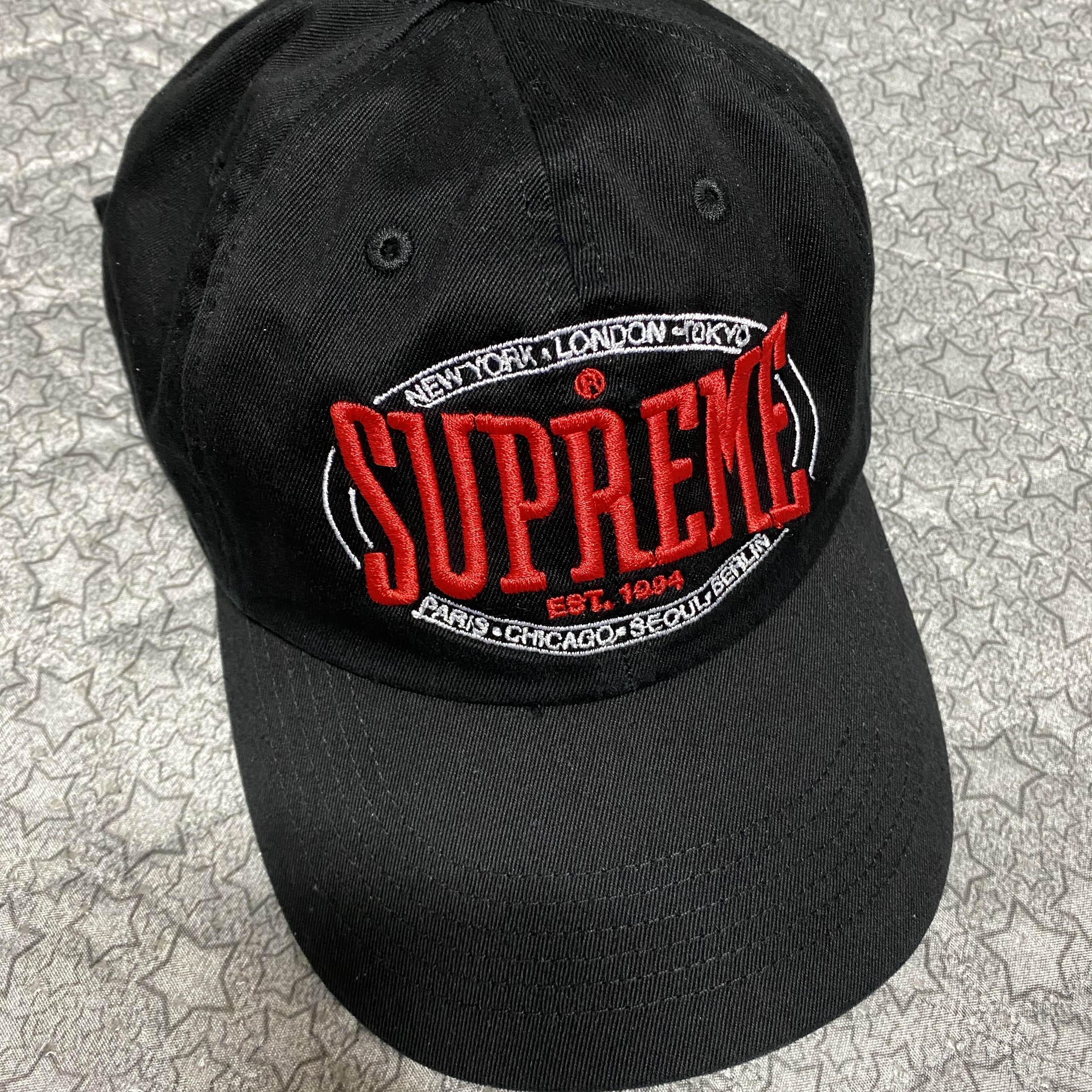 Supreme Warm Up 6-Panel Black - 23FW 착용 스타일