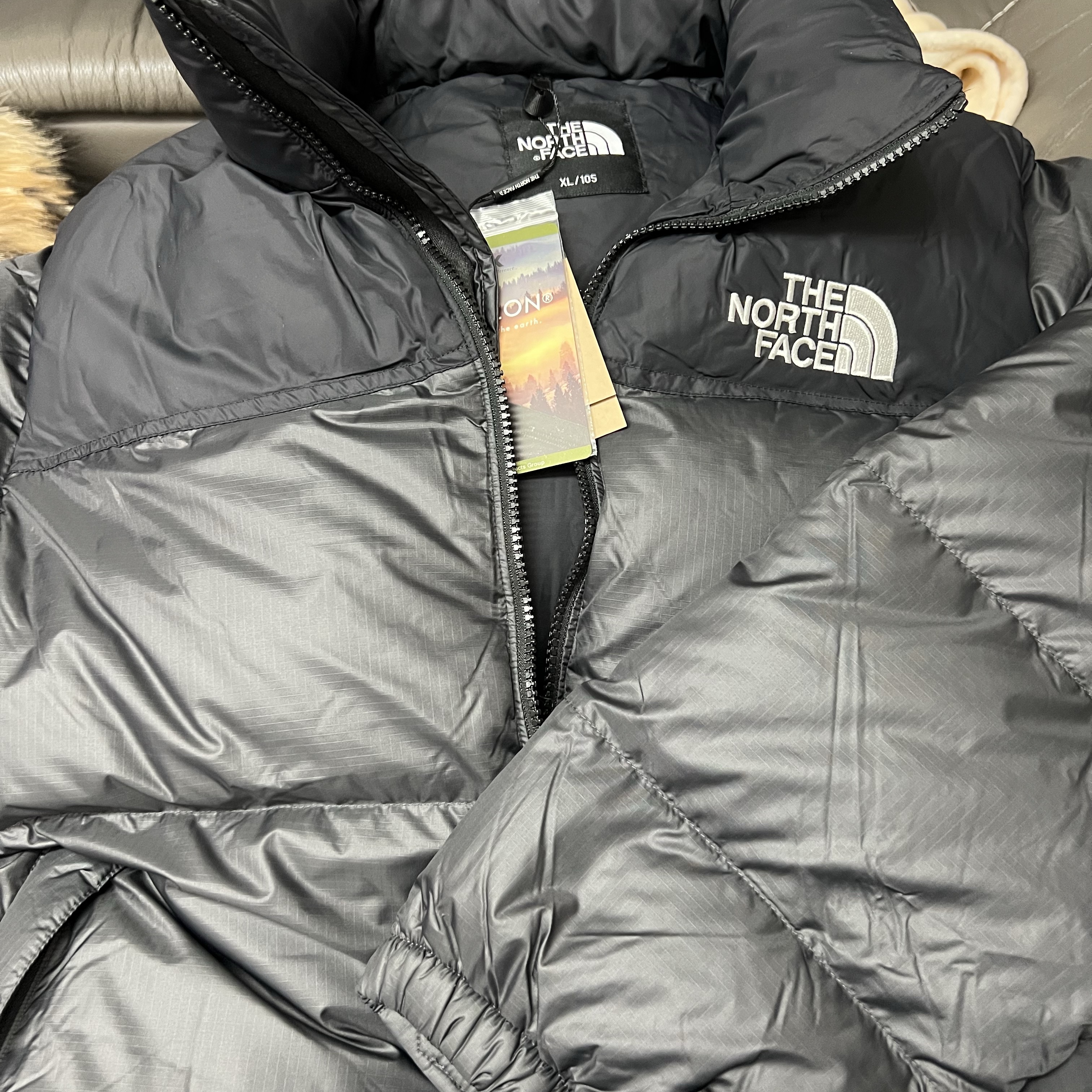 The North Face 1996 Eco Nuptse Jacket Charcoal 착용 스타일