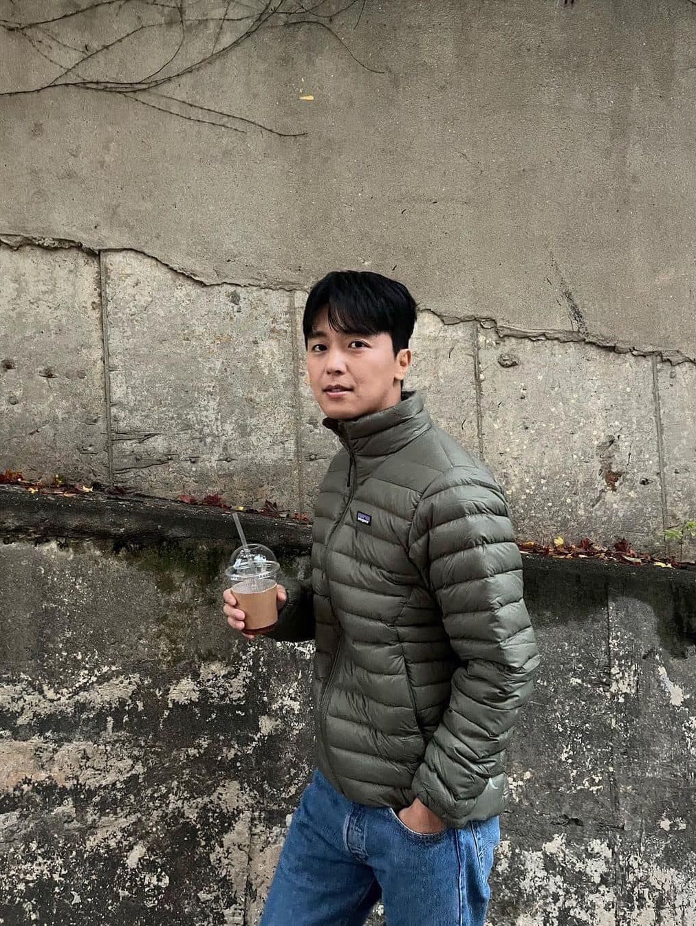 Patagonia Down Sweater Sedge Green, Patagonia Down Sweater Hoody Basin Green 착용 스타일 - 2