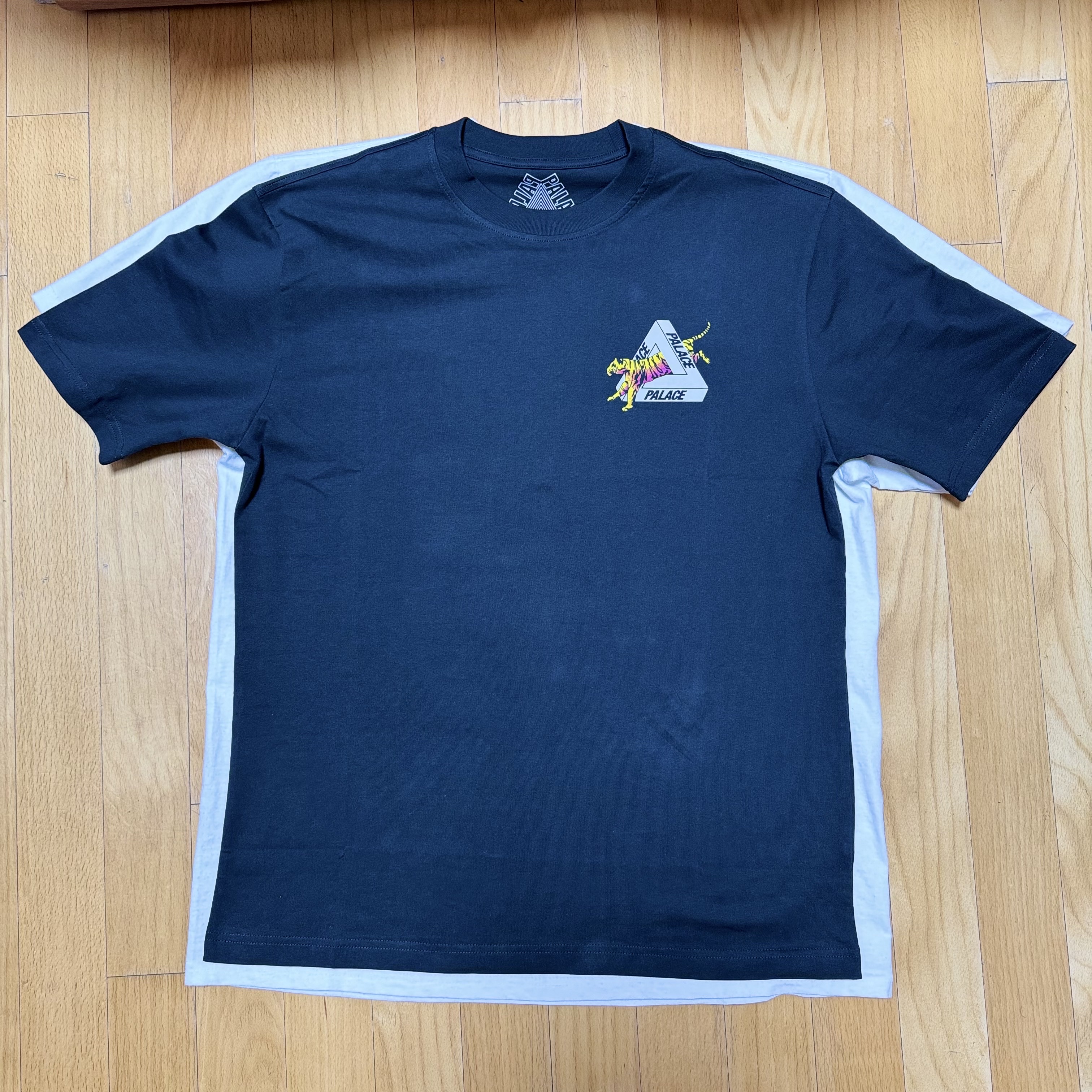 Palace Korea Tri-Ferg T-Shirt Black - 24SS 착용 스타일 - 2