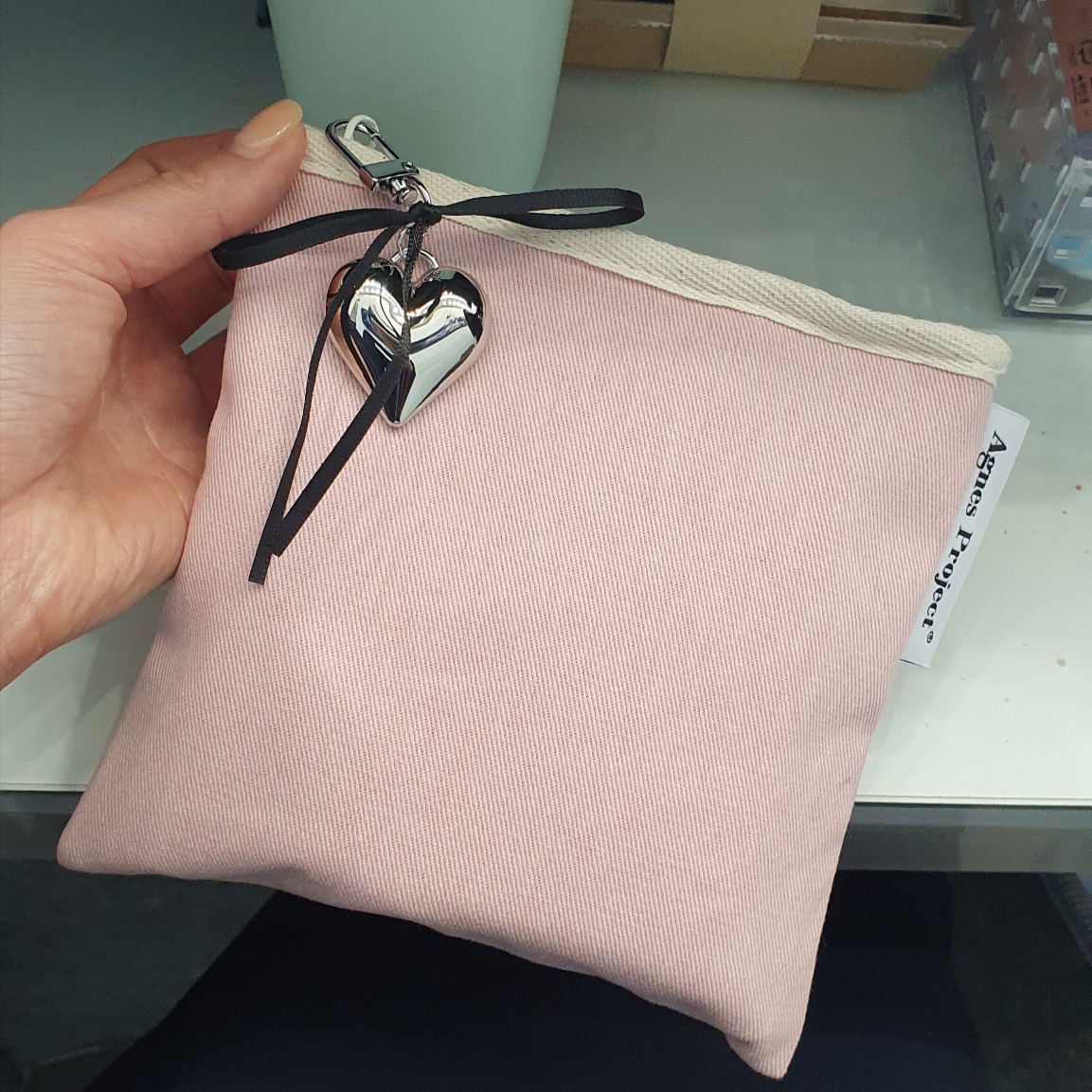 Agnes Project Square Color Pouch Medium Pink 착용 스타일