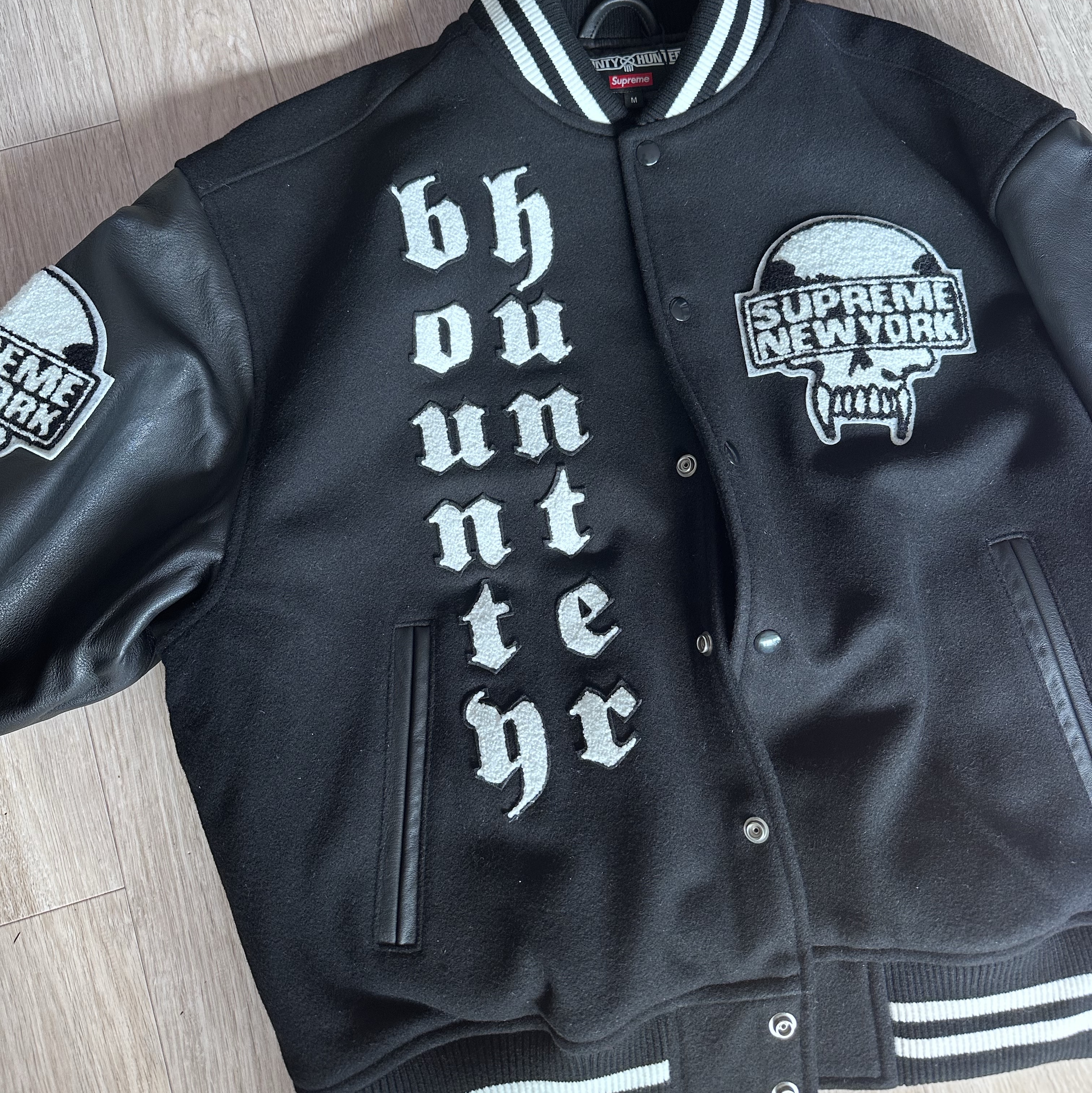Supreme x Bounty Hunter Varsity Jacket Black - 23FW 착용 스타일