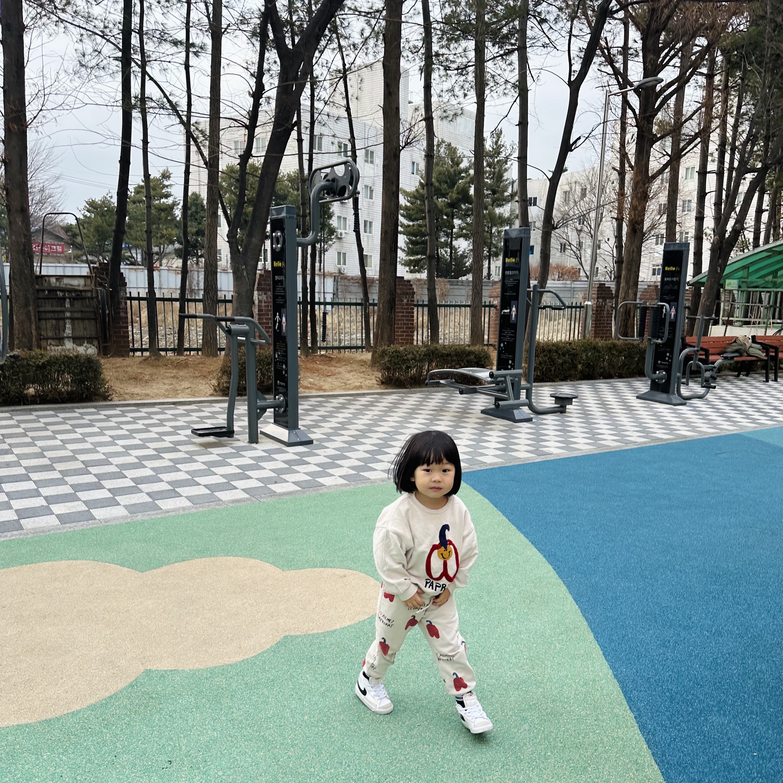 (TD) 나이키 블레이저 미드 '77 화이트 블랙 착용 스타일 - 1