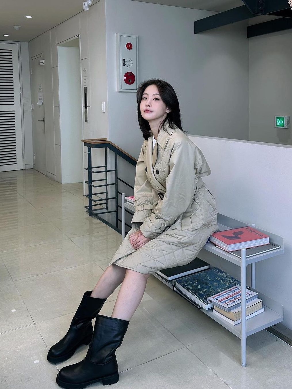 (W) Acne Studios Double Breasted Trench Coat Cold Beige 착용 스타일 - 6