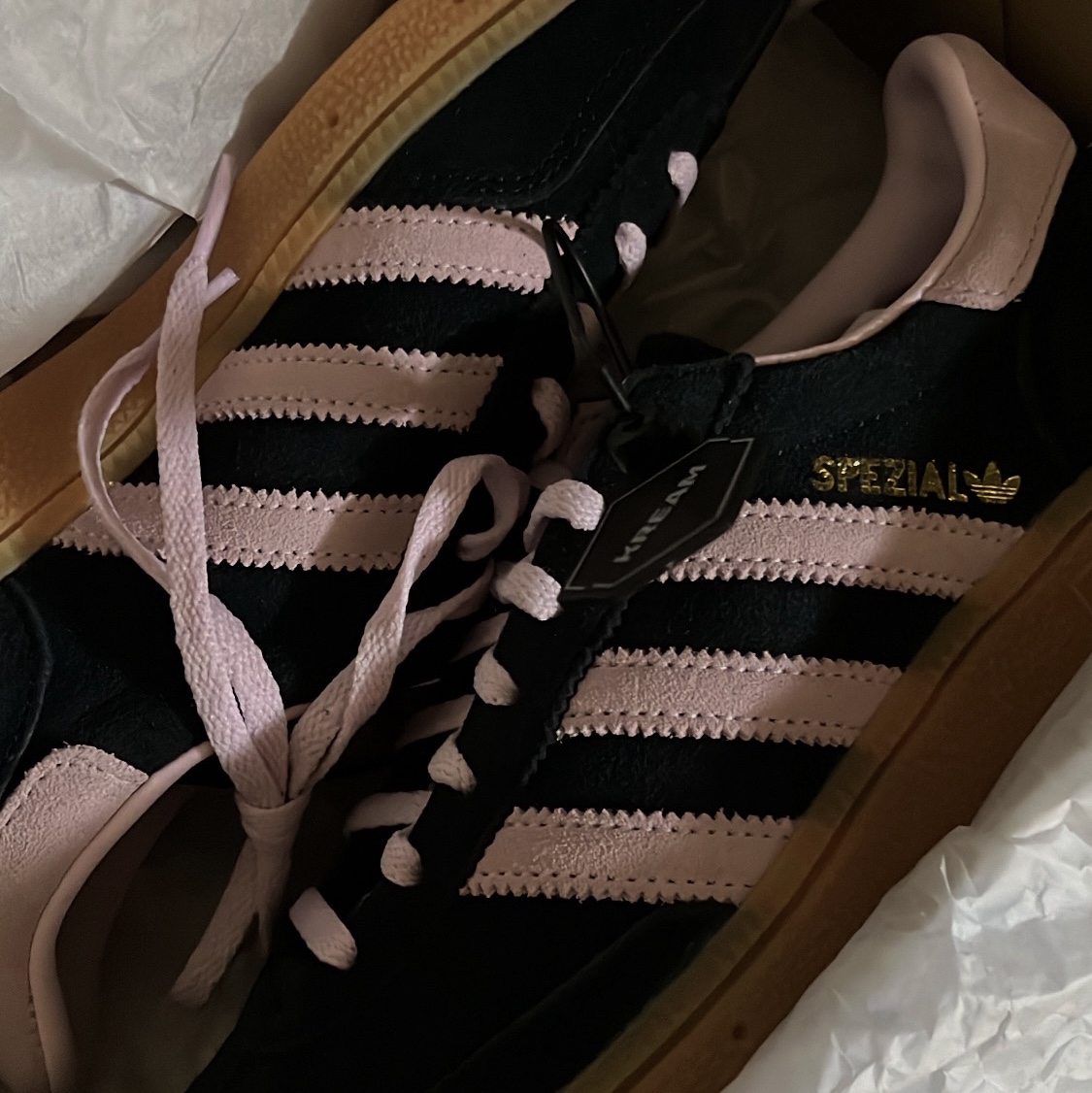 (W) Adidas Spezial Handball Core Black Clear Pink 착용 스타일