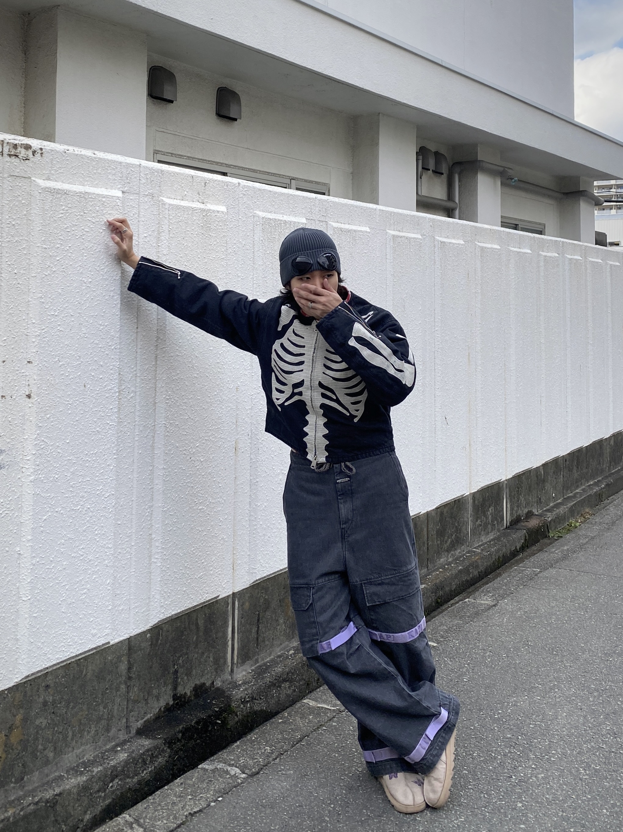 Kapital 14 oz. Black X Black Denim Motocross Bone Jacket Black, Kapital 14 oz. Black X Kinari Denim Nouvelle Shuttle Pants Purple 착용 스타일 - 2