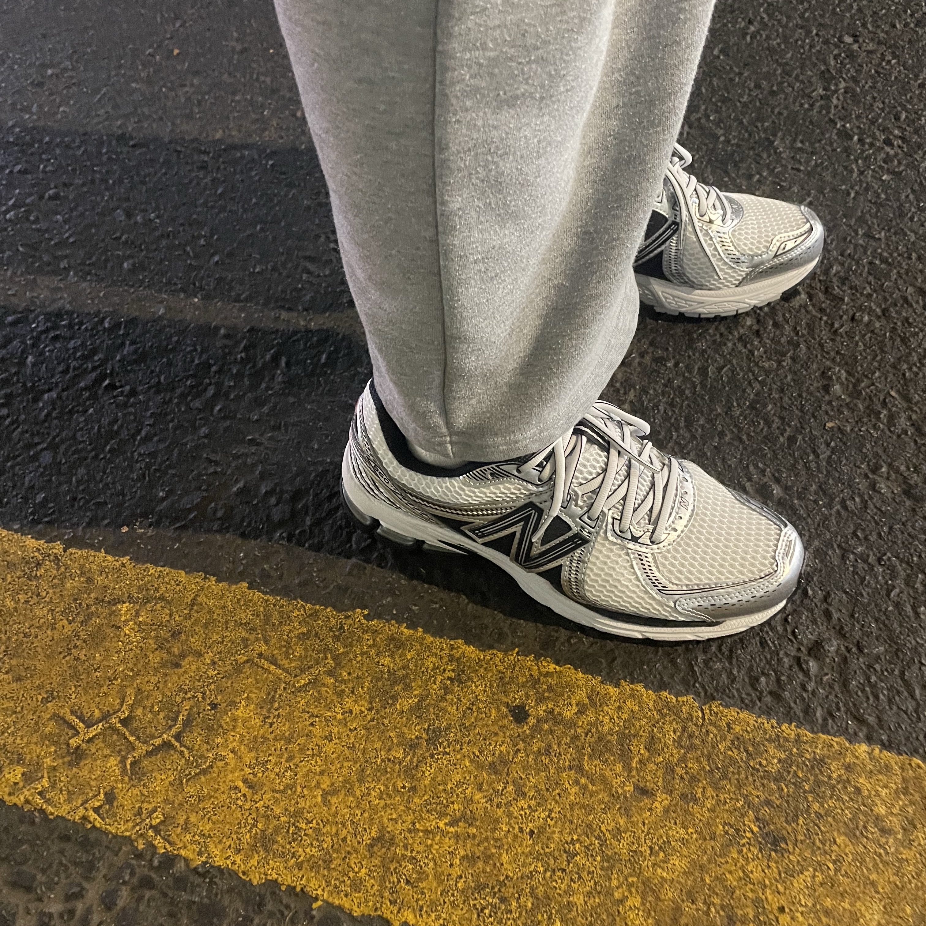 New Balance 860v2 White Black 착용 스타일