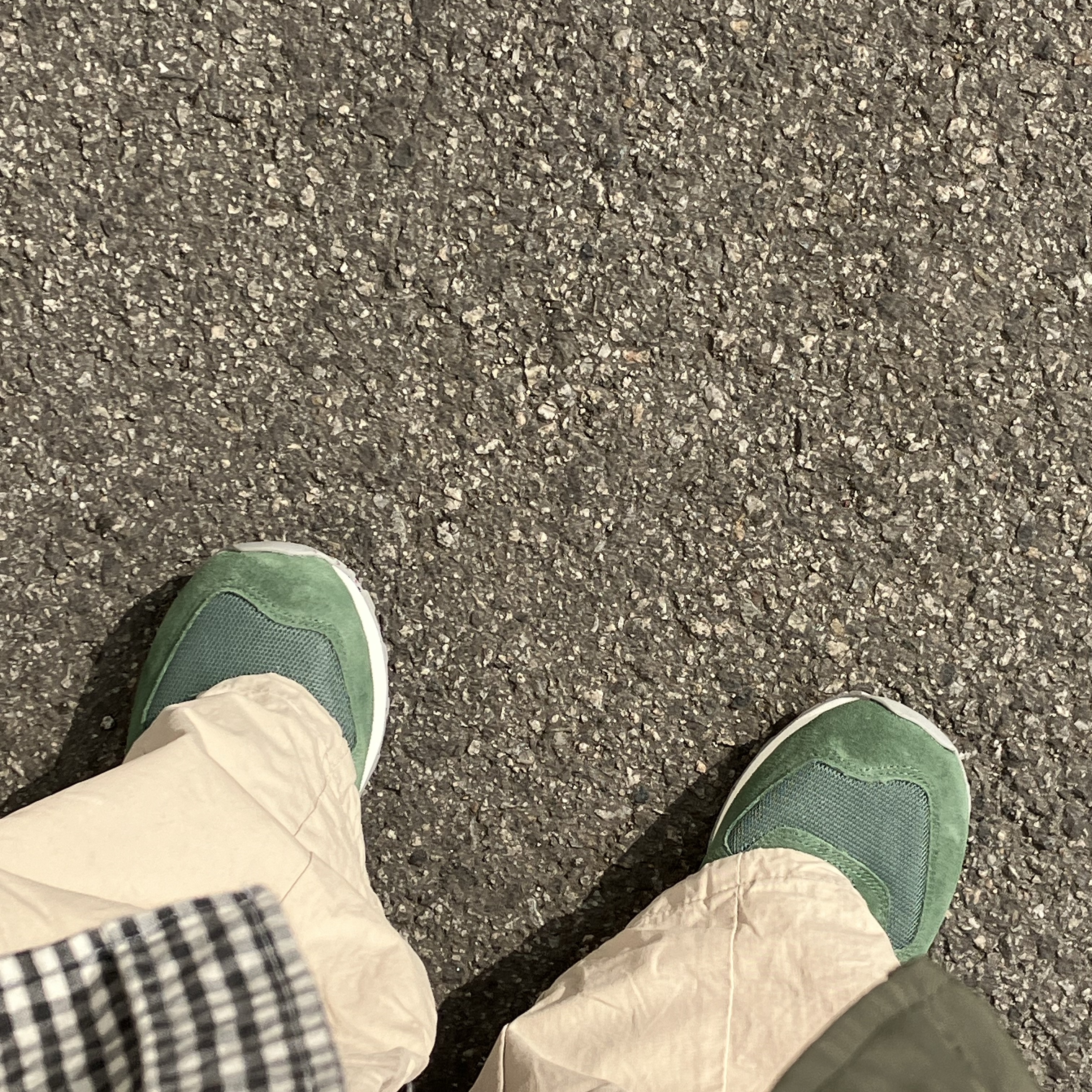 New Balance 574 Green White 착용 스타일 - 1