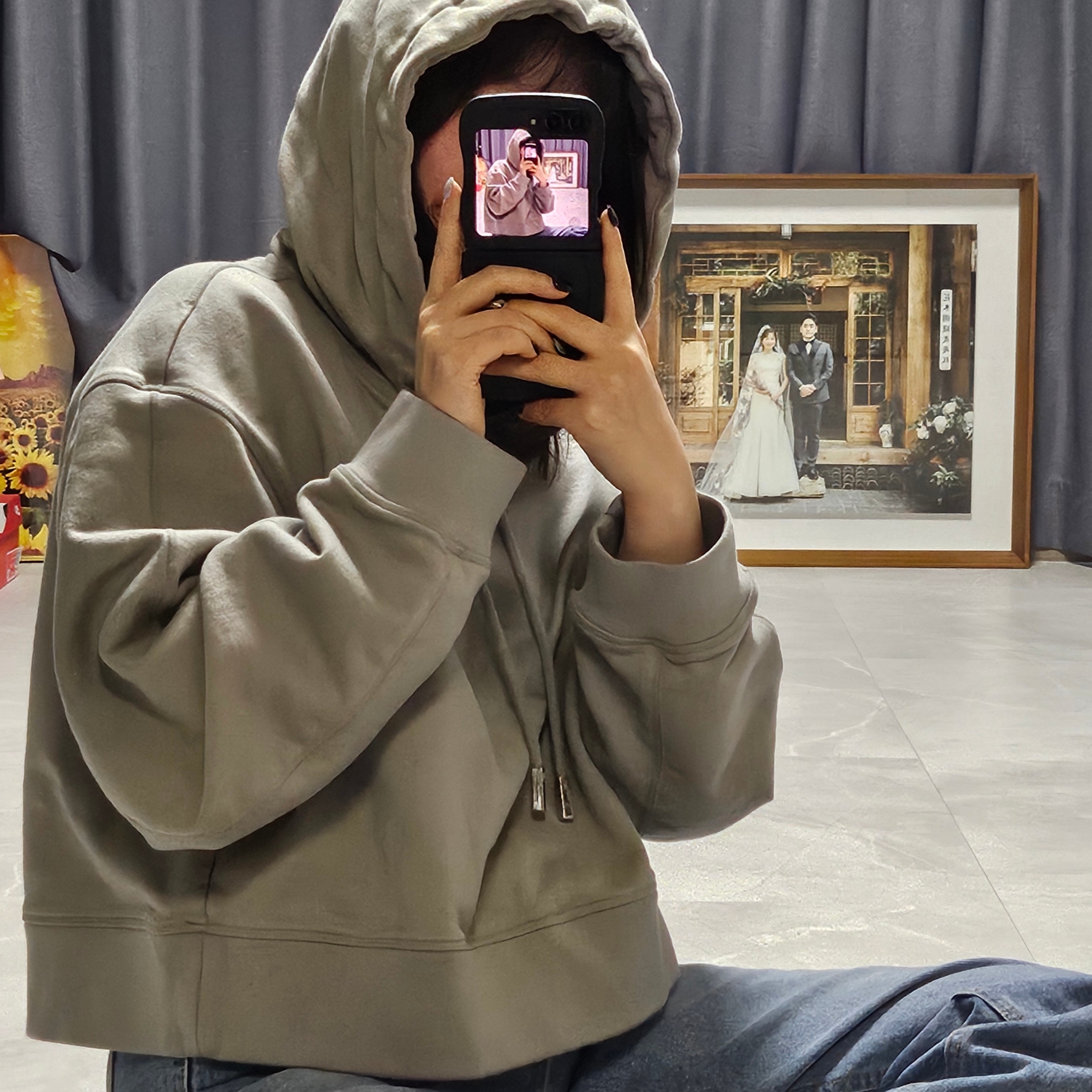 (W) Wooyoungmi Cotton Back Logo Cropped Hoodie Black - 22FW 착용 스타일 - 2