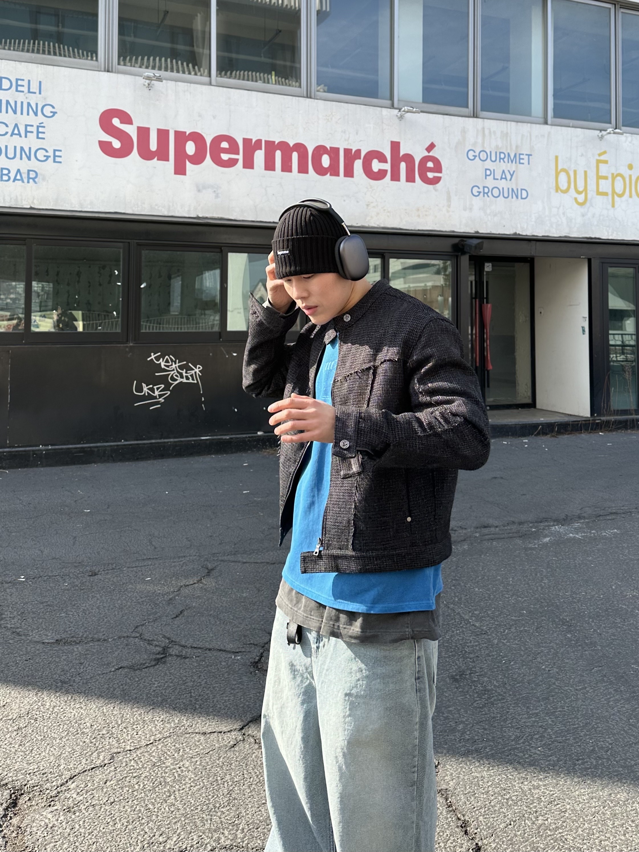 Supreme Overdyed Beanie Black, Oakley Factory Team x Brain Dead Flesh White Birch 착용 스타일 - 8